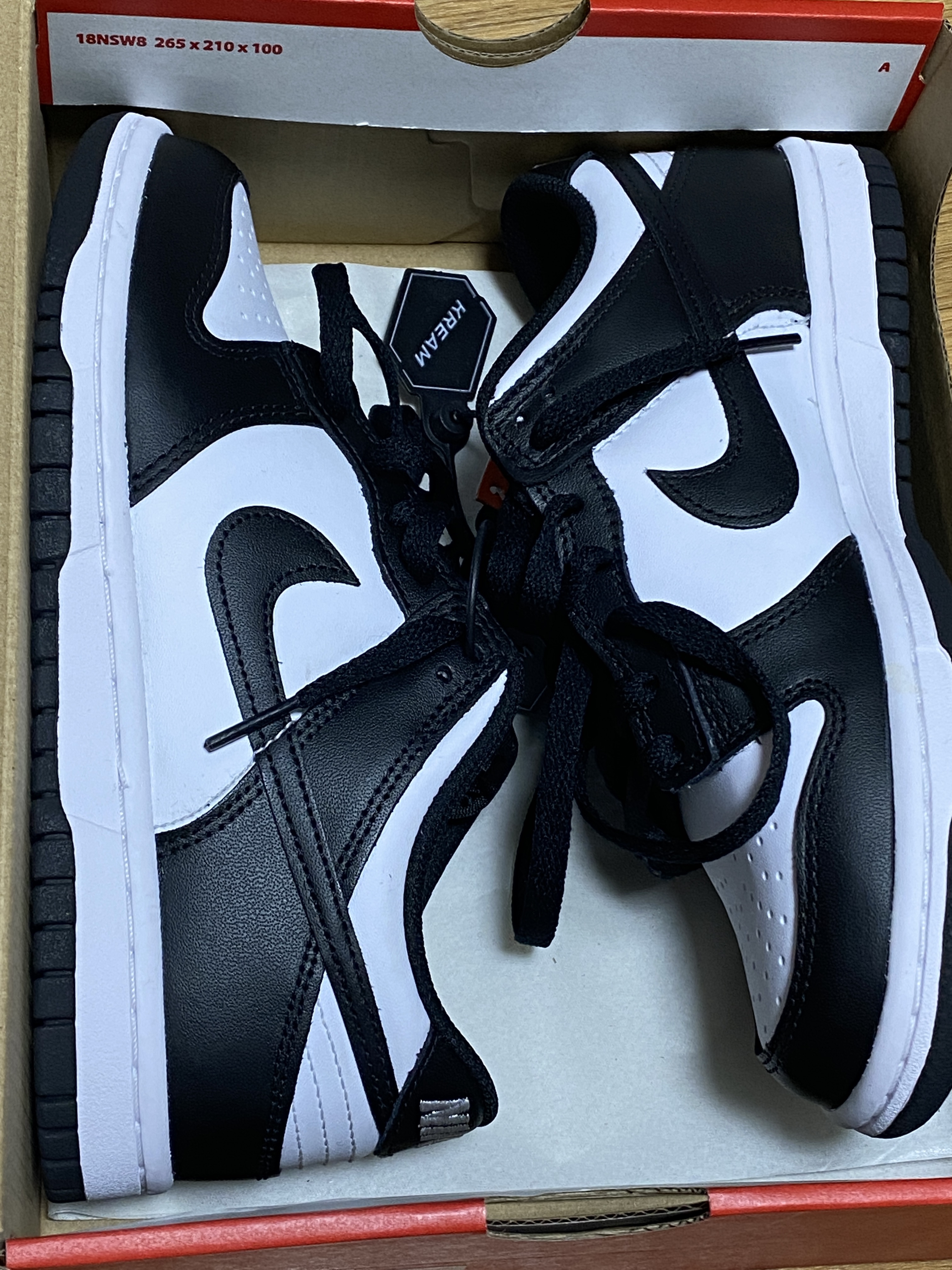(GS) Nike Dunk Low Black 착용 스타일