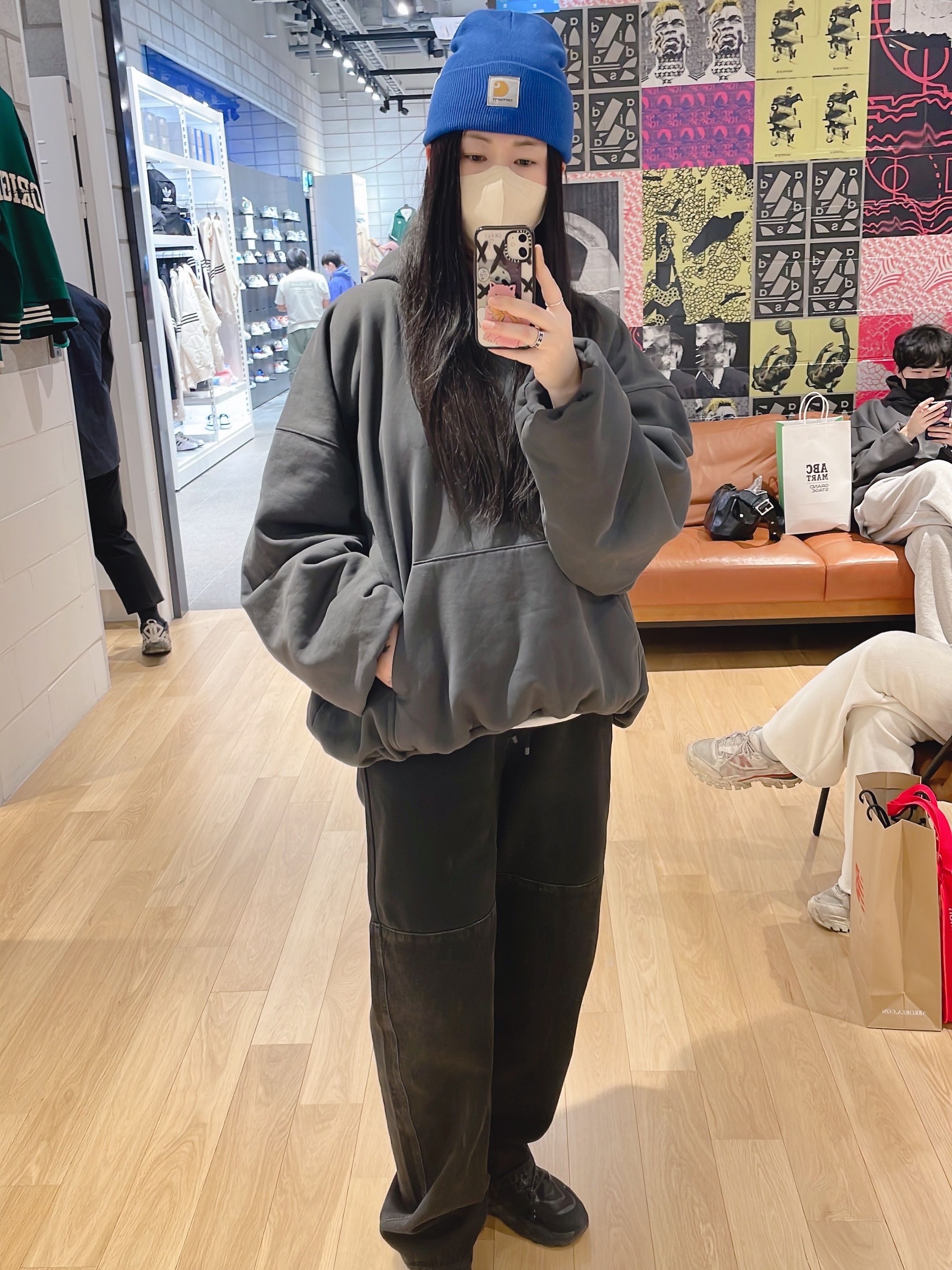 Yeezy Gap Engineered By Balenciaga Dove Hoodie Black, (W) Hoka Anacapa Low Gore-Tex Black 착용 스타일