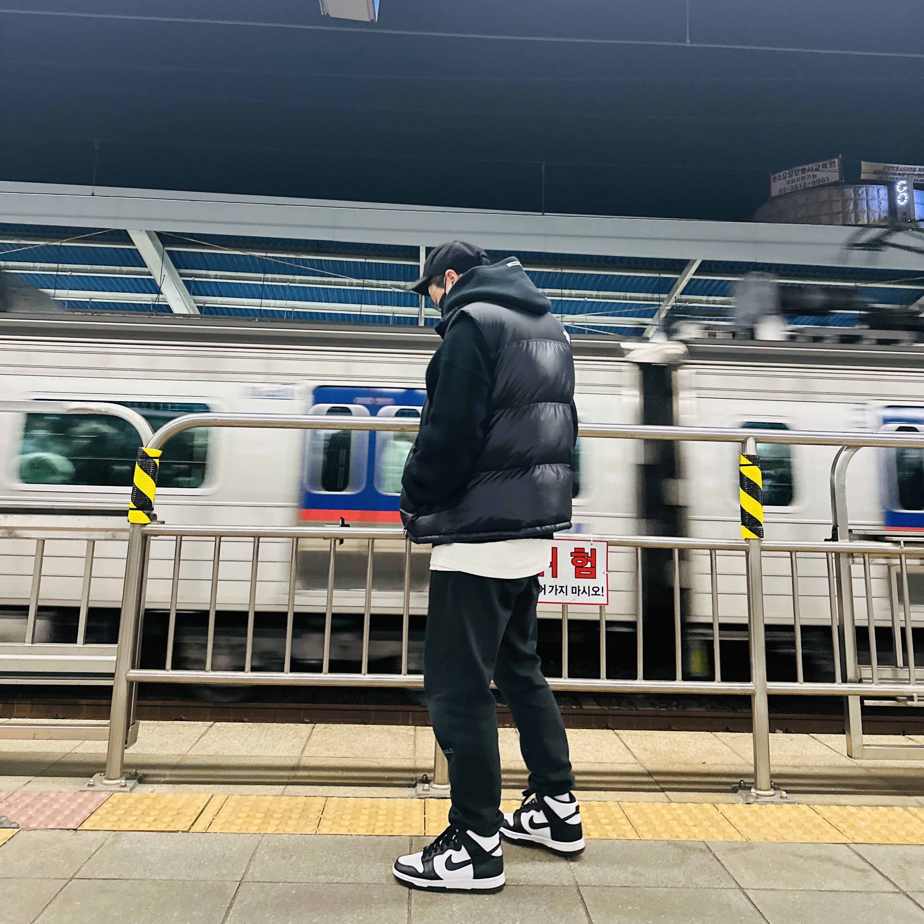 Nike Dunk High Retro Black and White, Essentials Sweatpants Black - 21SS 착용 스타일 - 1
