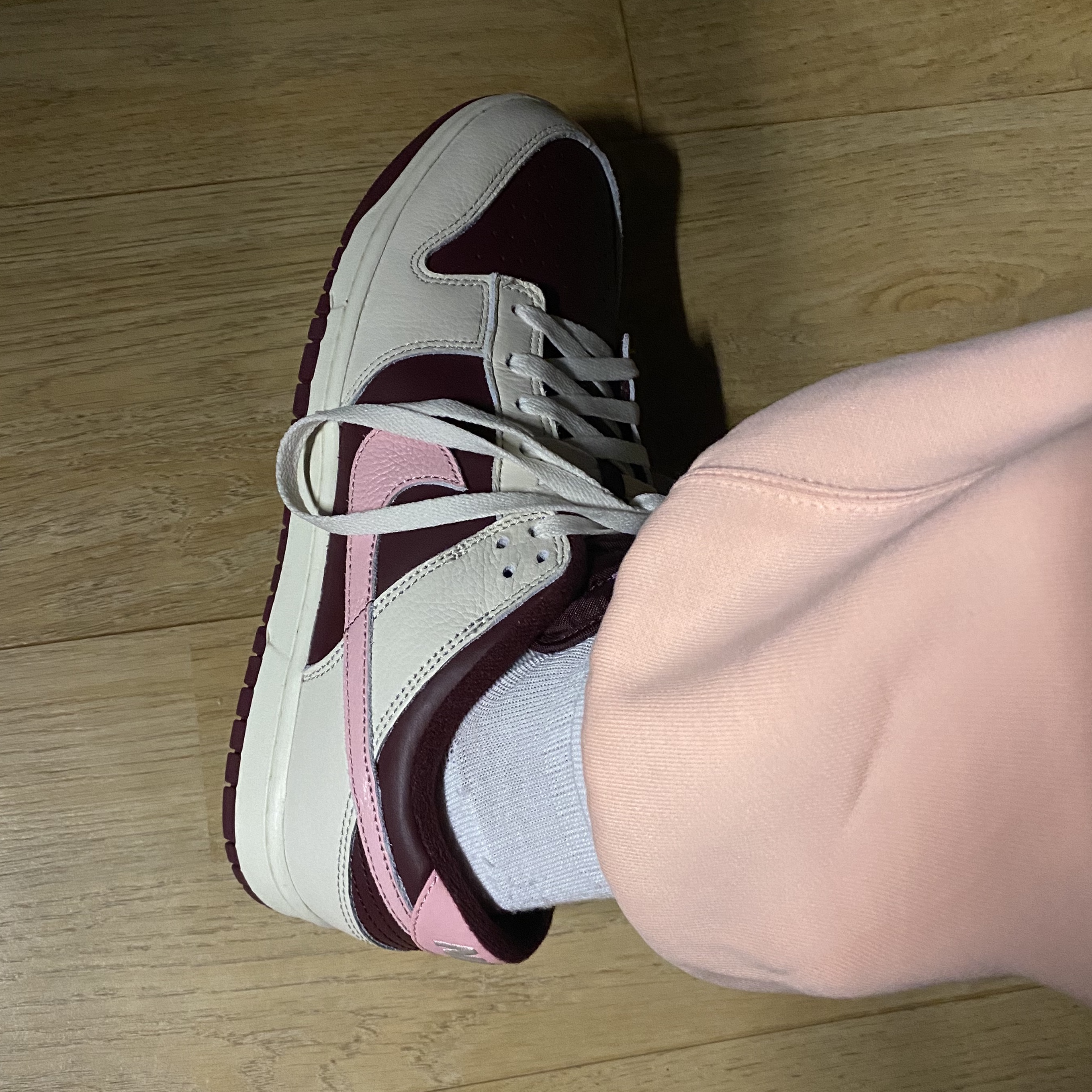 NIke Dunk Low Retro Night Maroon and Medium Soft Pink, (W) Nike NRG Solo Swoosh Fleece Pants Bleached Coral - US/EU 착용 스타일 - 1