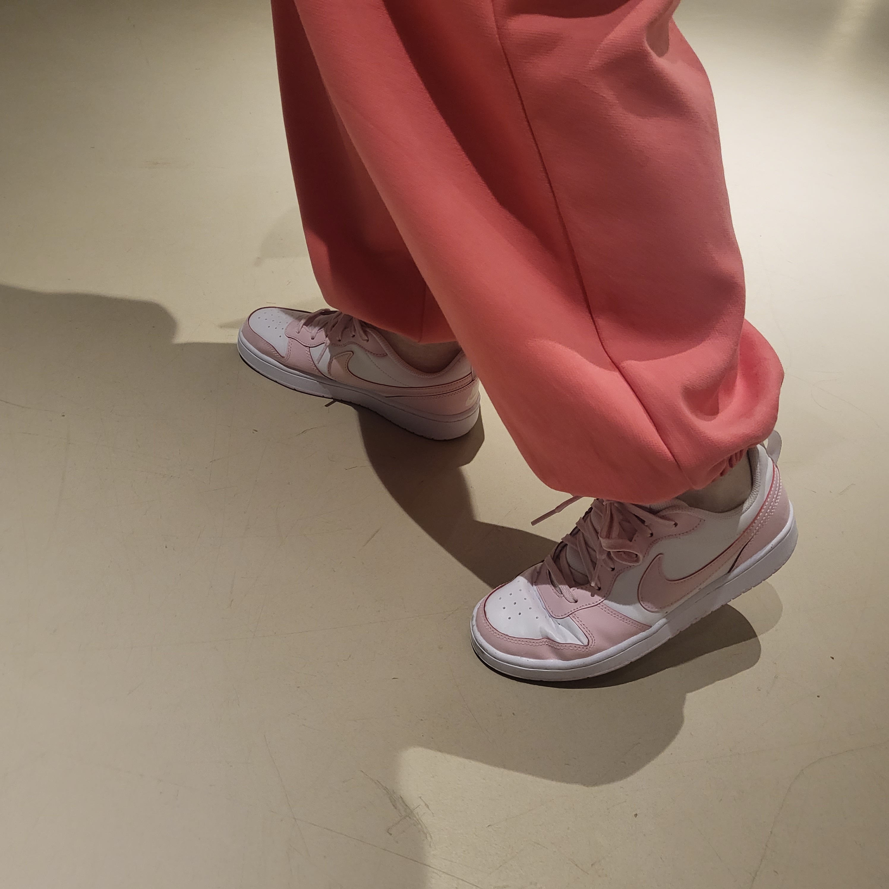(GS) Nike Court Borough 2 SE White Pink Foam 착용 스타일 - 4