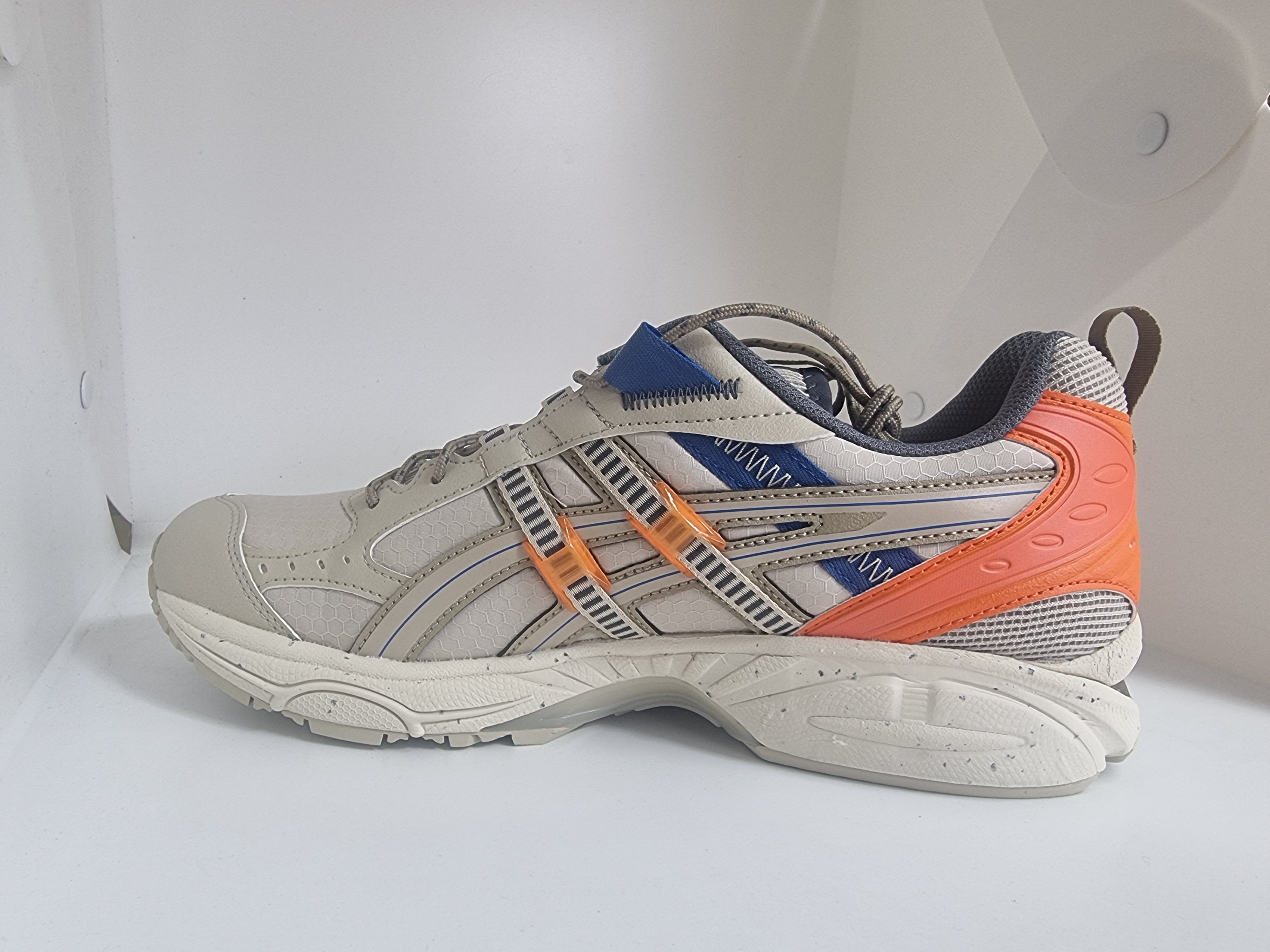 Asics Gel-Kayano 14 RE Putty Habanero 착용 스타일 - 2