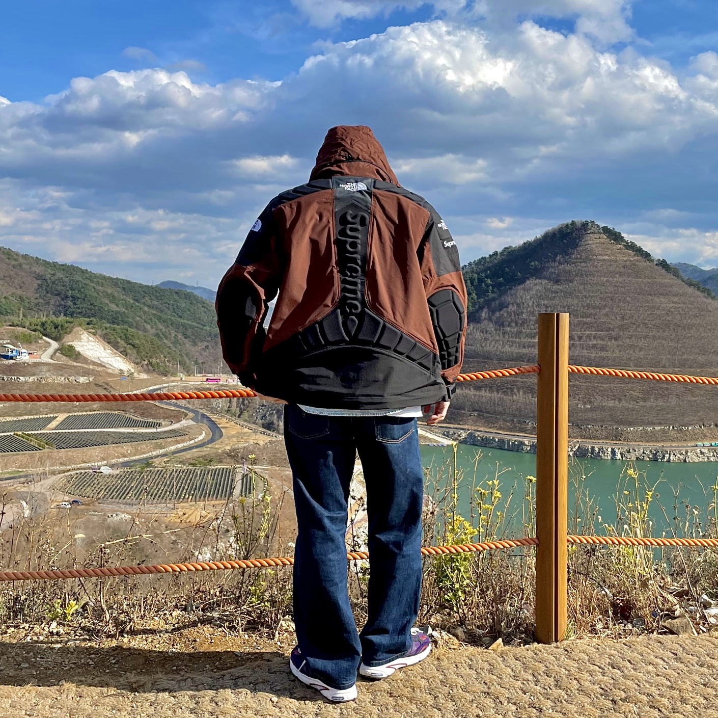 Supreme x The North Face Steep Tech Apogee Jacket Brown - 22FW 착용 스타일 - 4