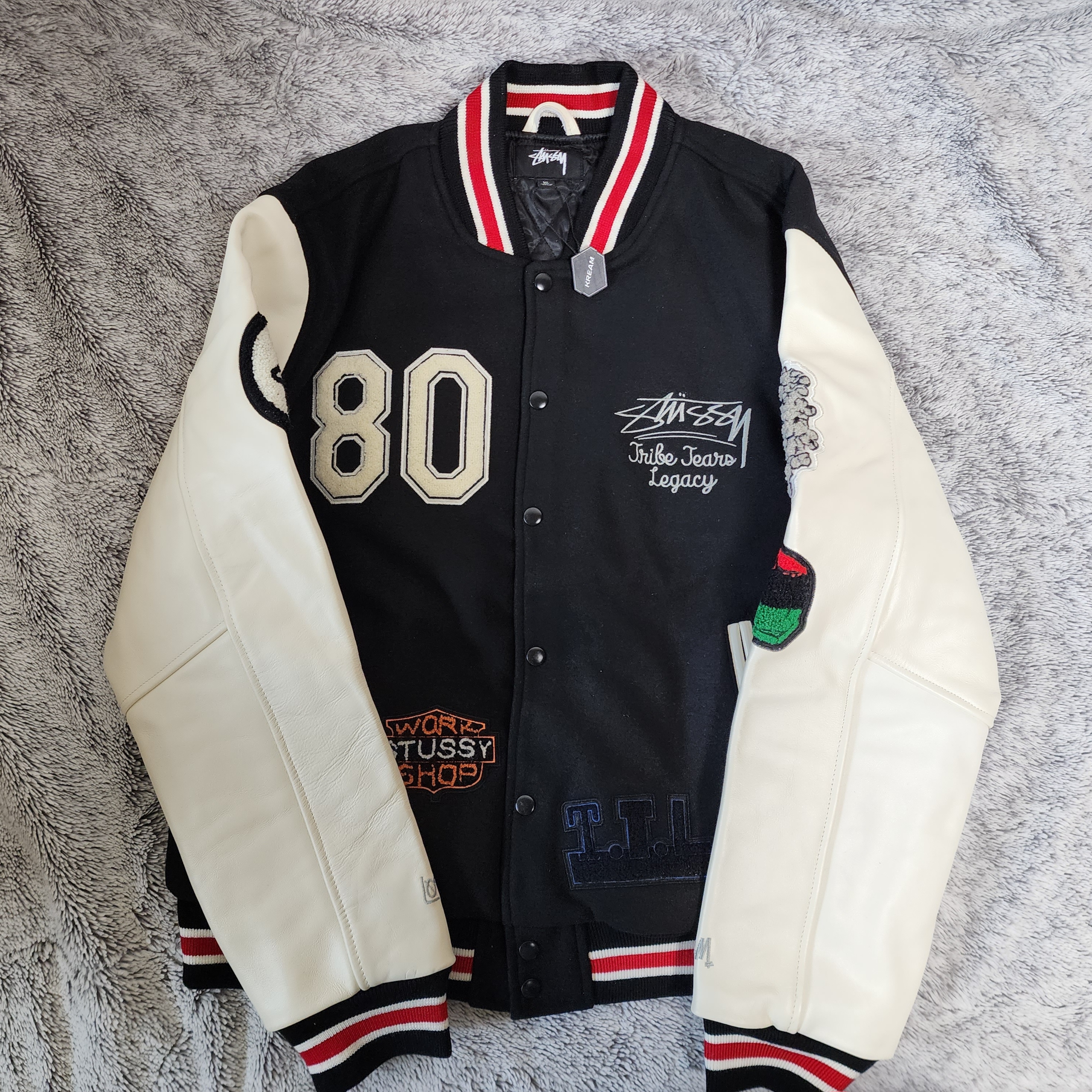 Stussy x Our Legacy x Denim Tears TTL Varsity Jacket Black 착용 스타일 - 2