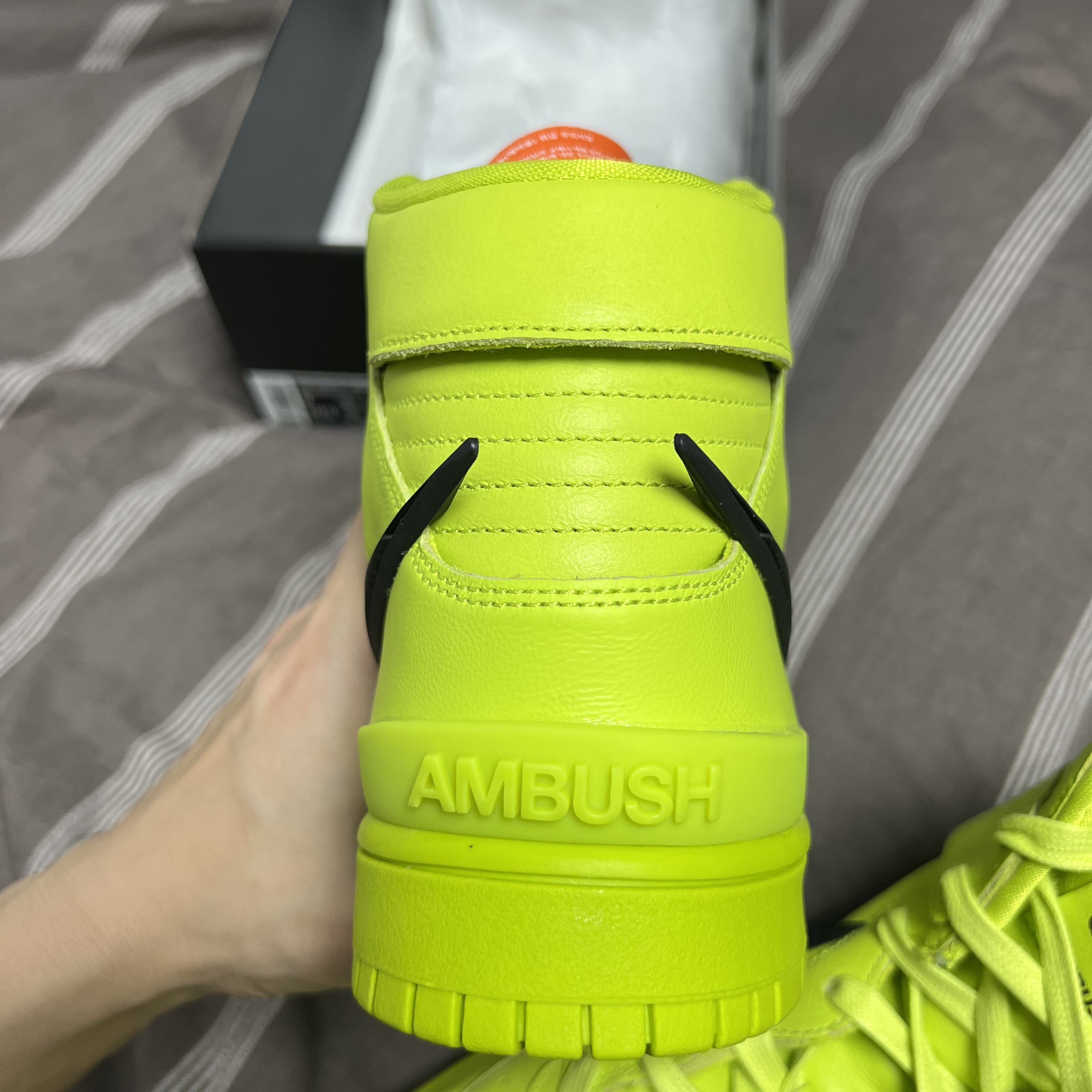 Nike x Ambush Dunk High Flash Lime 착용 스타일 - 3