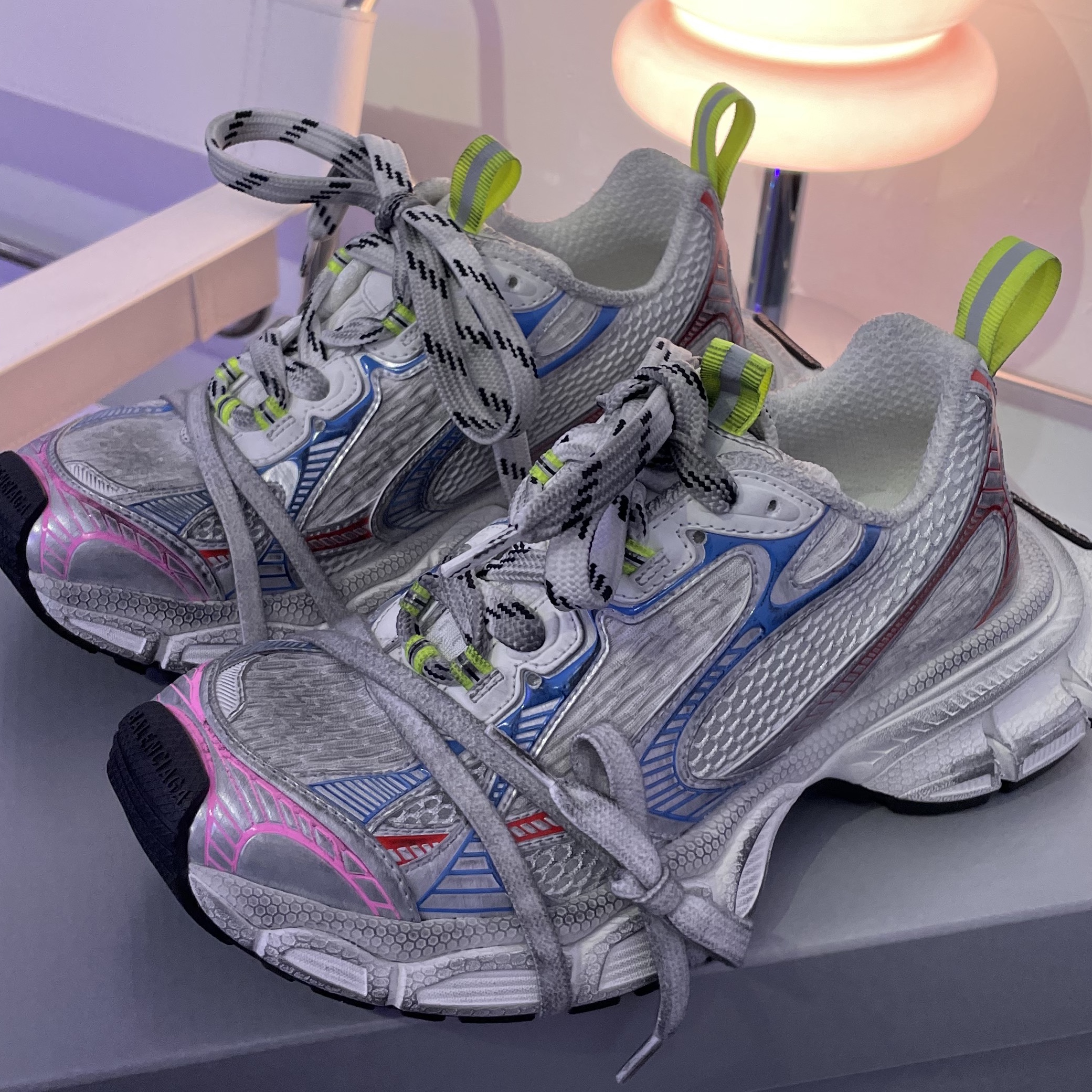 Balenciaga 3XL Sneakers White Red Blue 착용 스타일 - 2