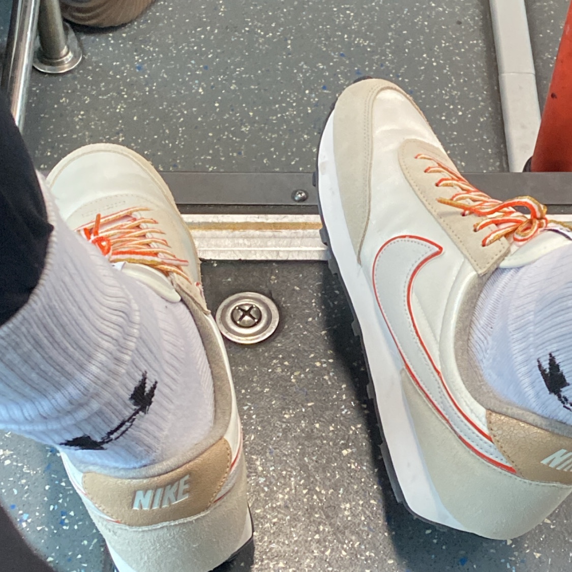 (W) Nike Daybreak SE Sail Rush Orange 착용 스타일
