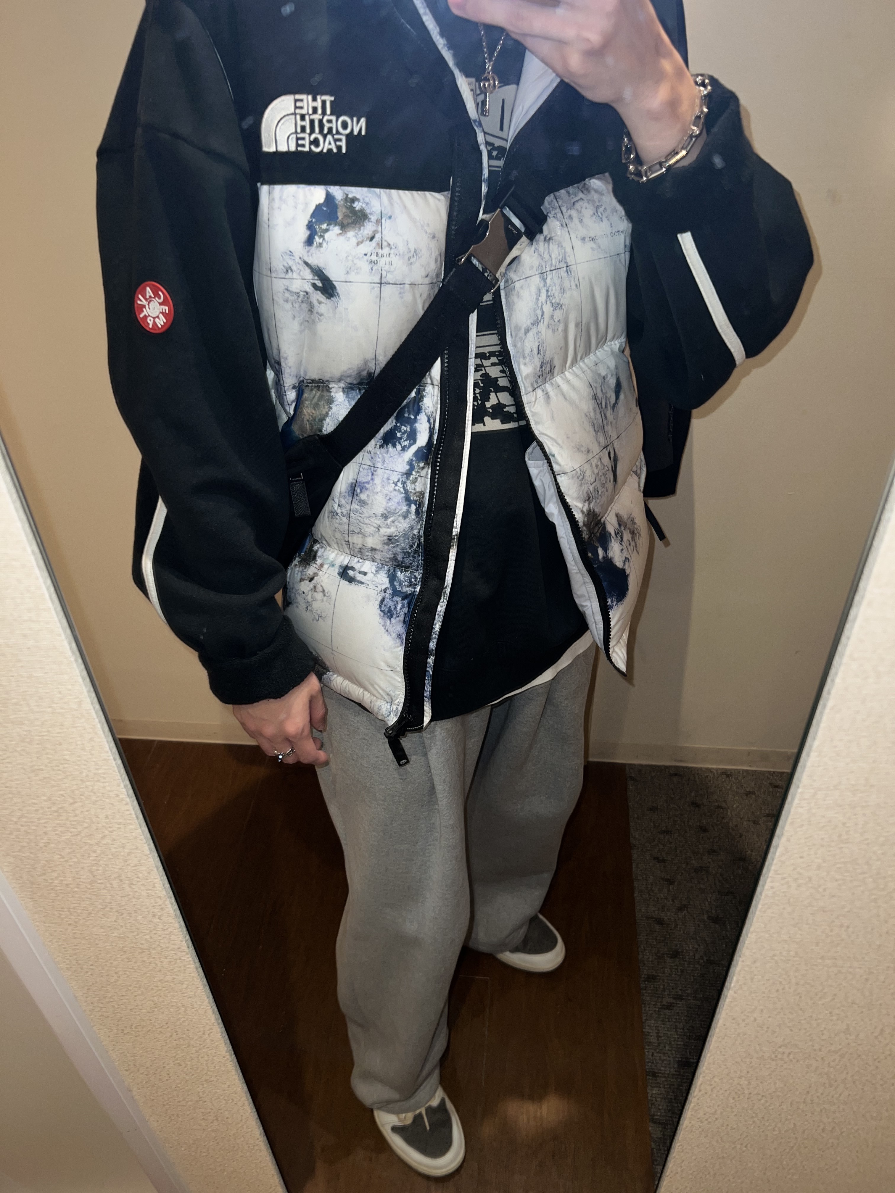 Jordan 1 x Travis Scott Retro Low OG SP Sail and Ridgerock, Prada Re-Nylon and Saffiano Leather Belt Bag Black 착용 스타일