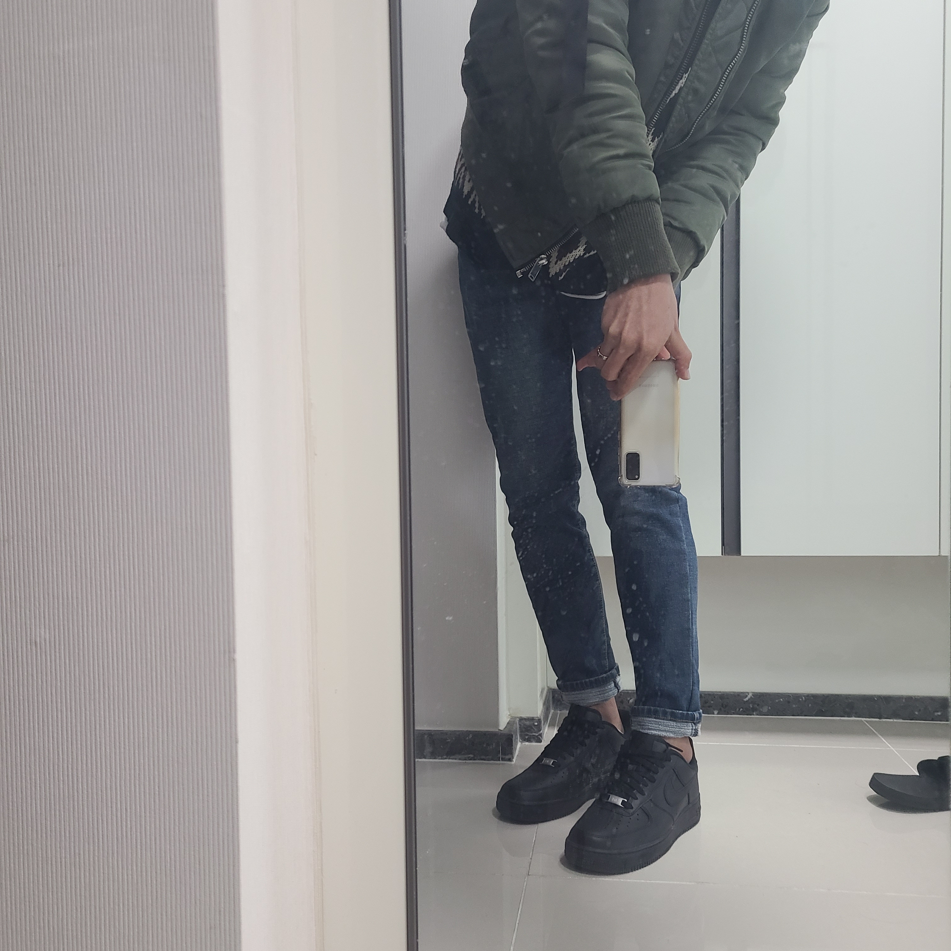 Nike Air Force 1 '07 Low Triple Black 착용 스타일