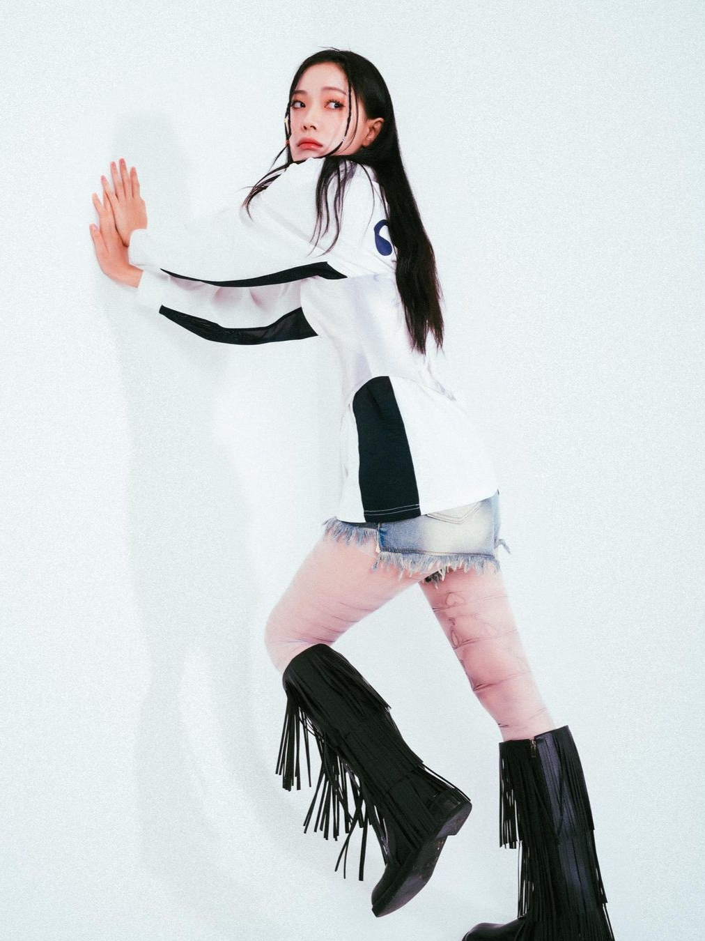 2000Archives Oversized Sporty T-Shirt White Pink 착용 스타일