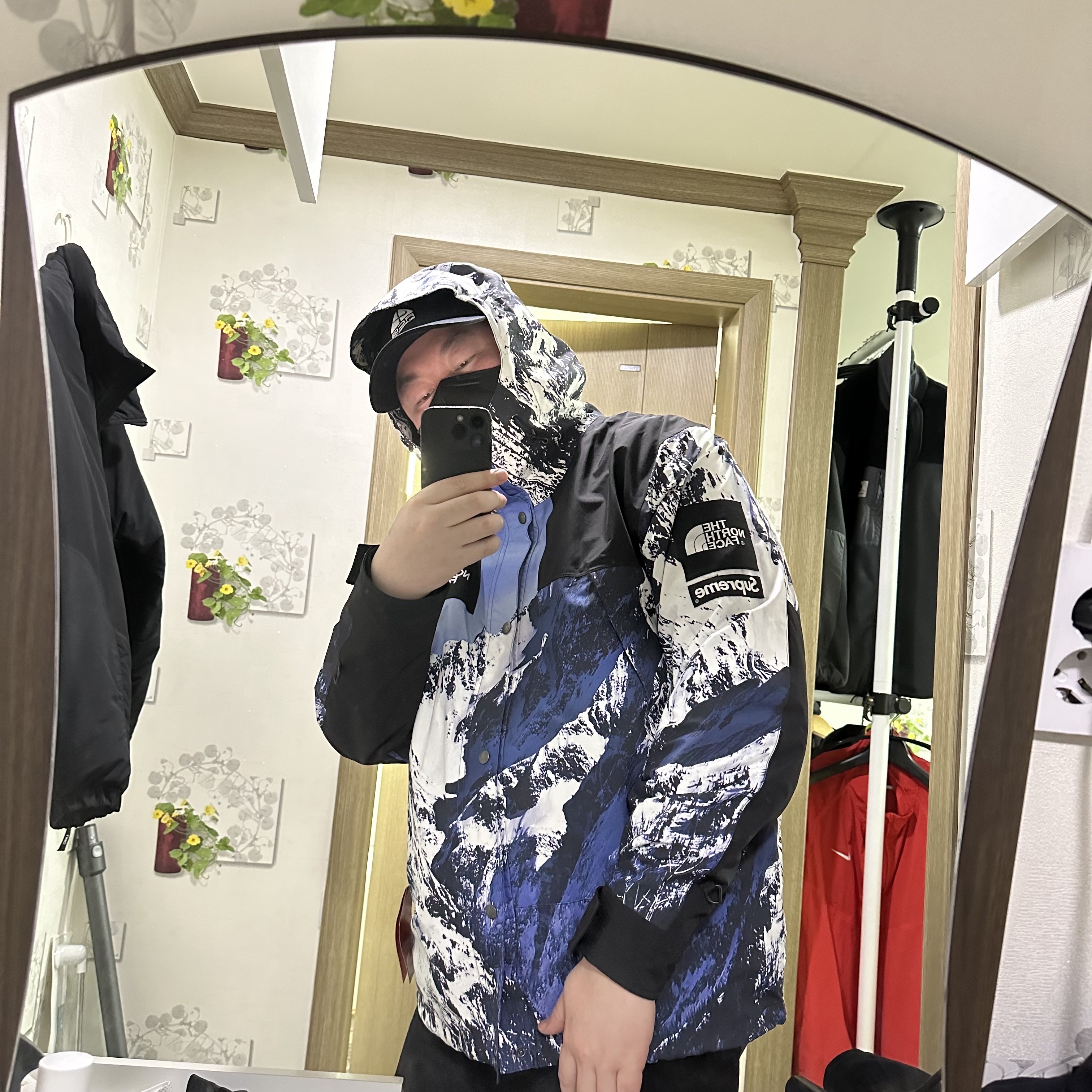 Supreme x The North Face Mountain Parka Blue White - 17FW 착용 스타일