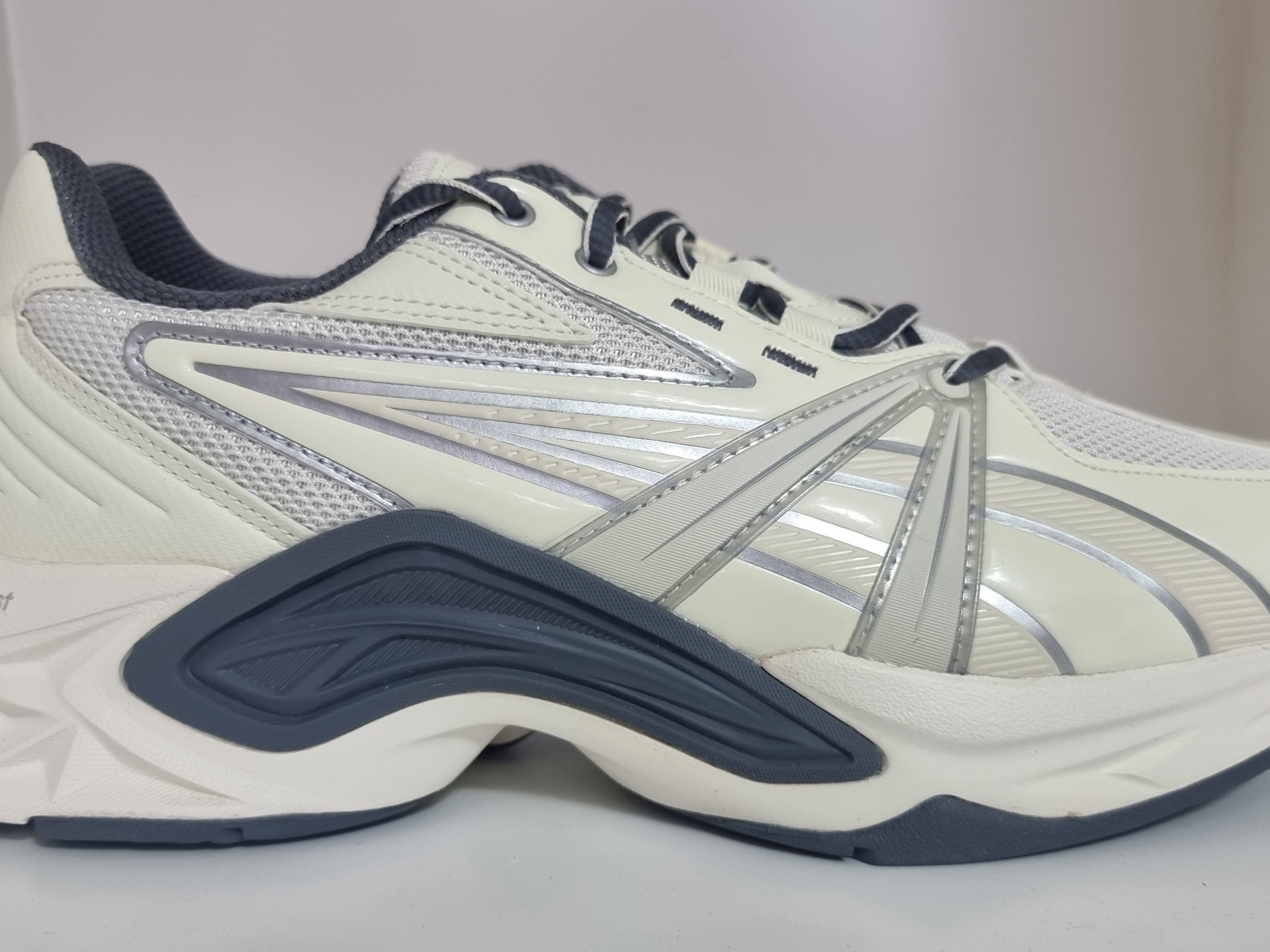 Asics Protoblast Ivory Cream 착용 스타일 - 2