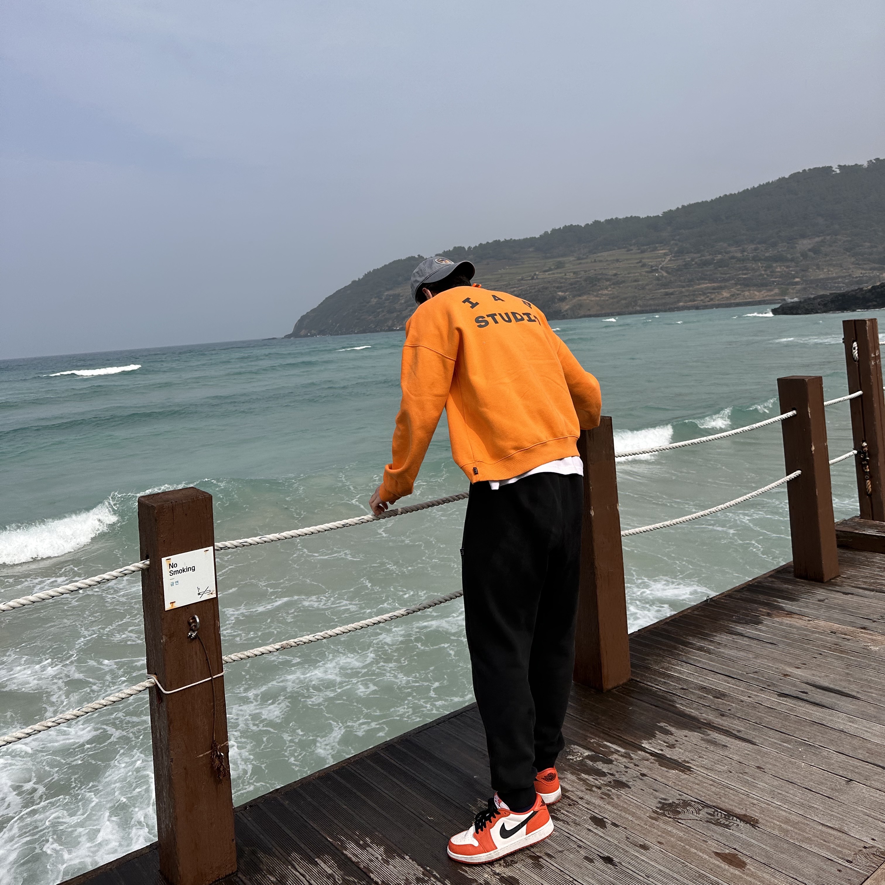 Double RL Garment Dyeing Twill Ball Cap Blue, IAB Studio x Doosan Infracore Sweatshirt Orange 착용 스타일
