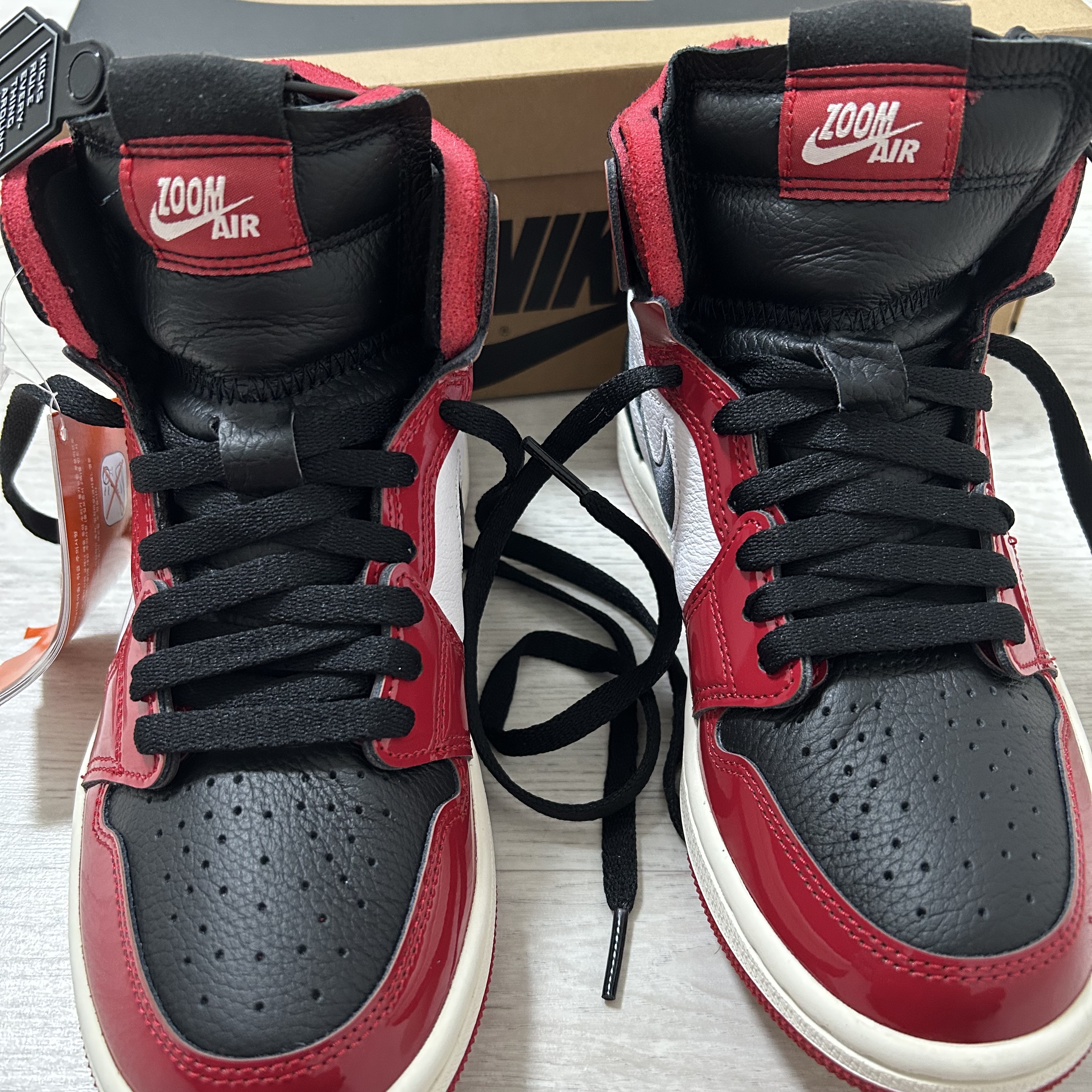 (W) Jordan 1 Zoom Air CMFT Gym Red Black 착용 스타일 - 3