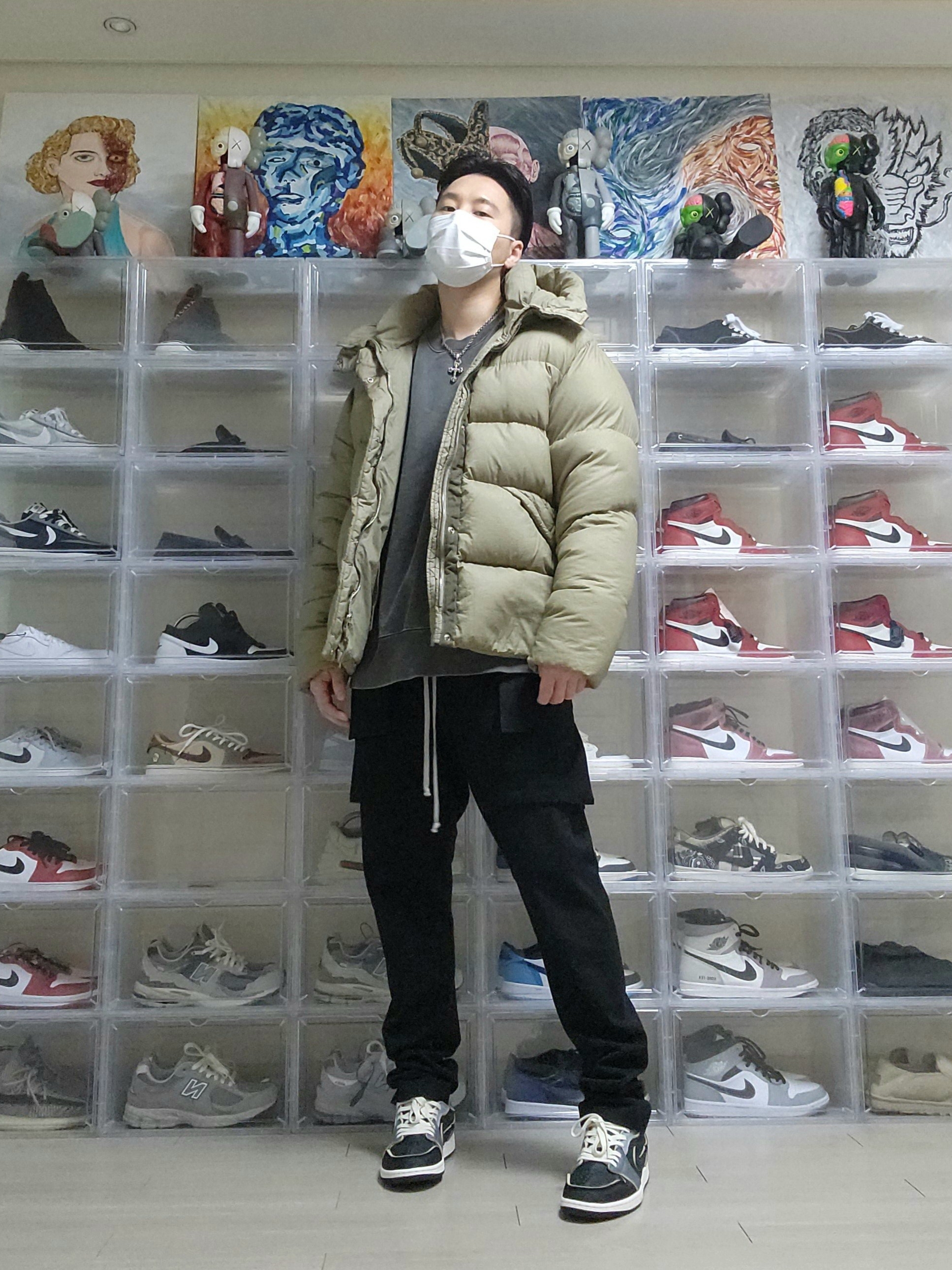 Jordan 1 Retro Low OG EX Black and Smoke Grey, Ten C Alpine Down Jacket Pale Taupe 착용 스타일 - 1