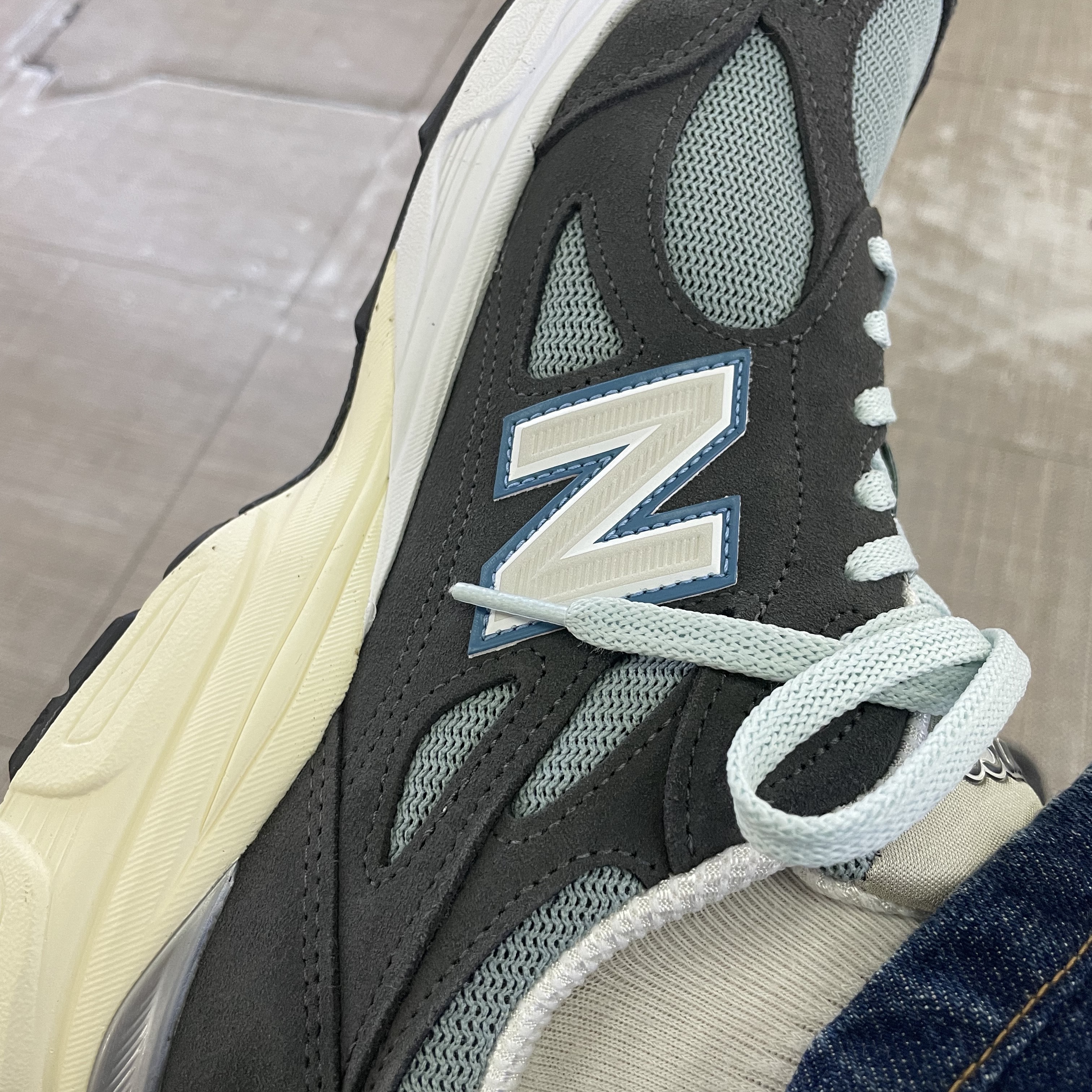 New Balance x Kith 990v3 Made in USA Steel Blue Grey 착용 스타일