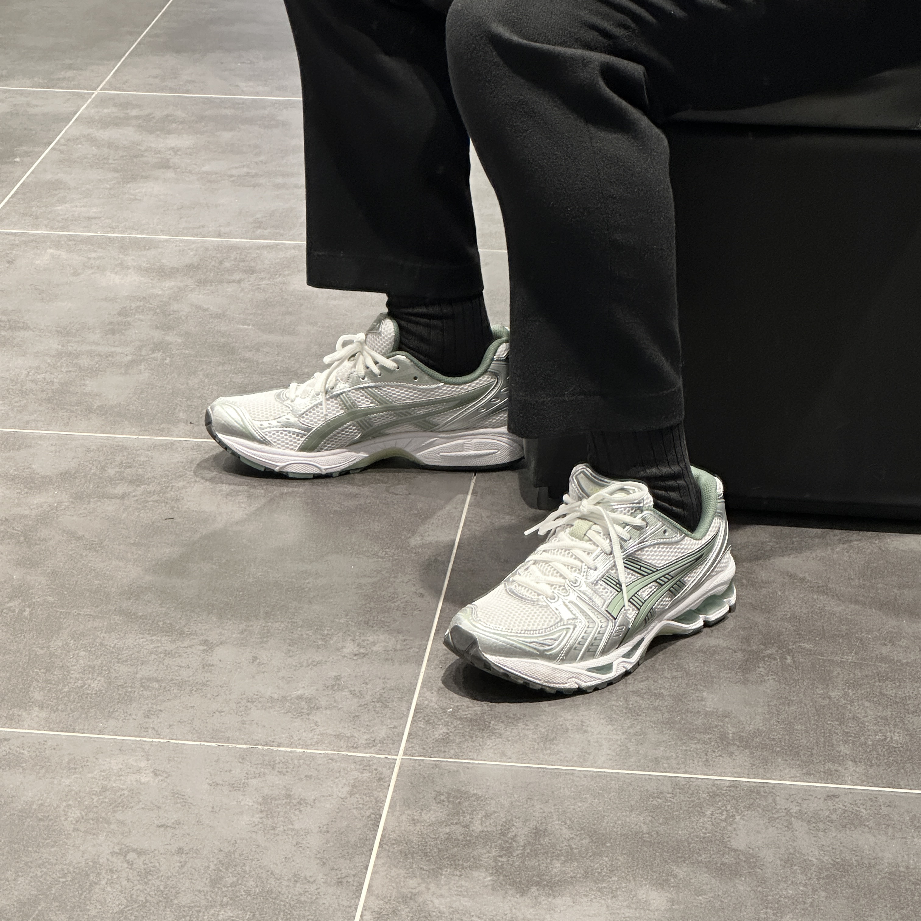 Asics Gel-Kayano 14 White Slate Grey 착용 스타일