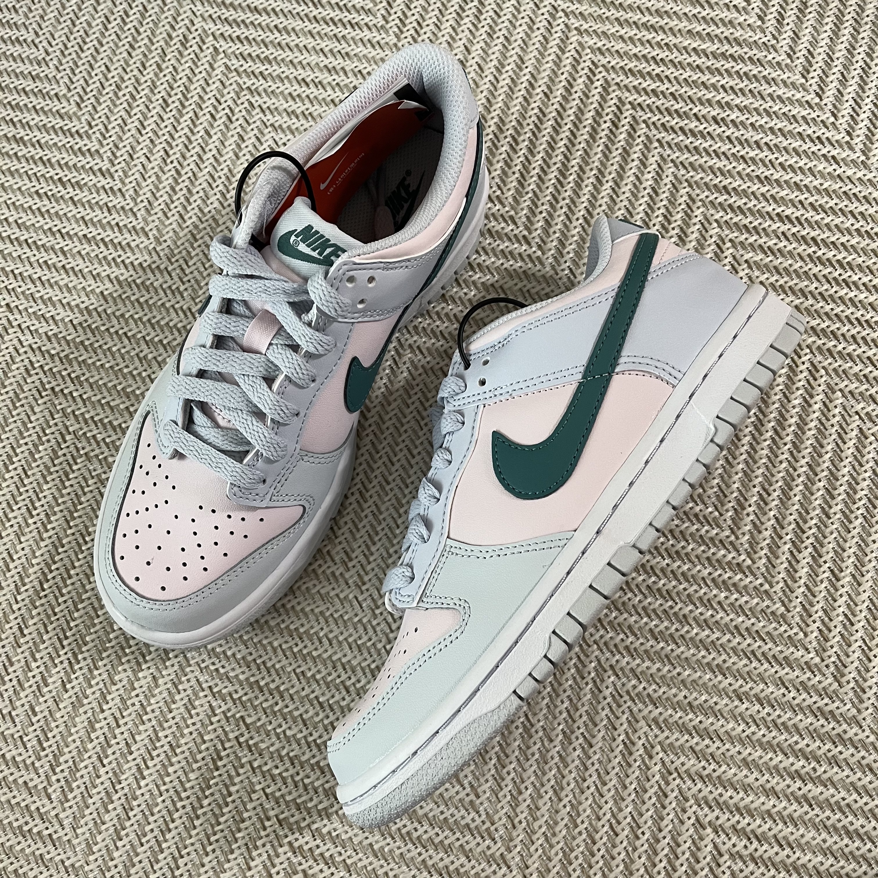 (GS) Nike Dunk Low Football Grey Mineral Teal 착용 스타일
