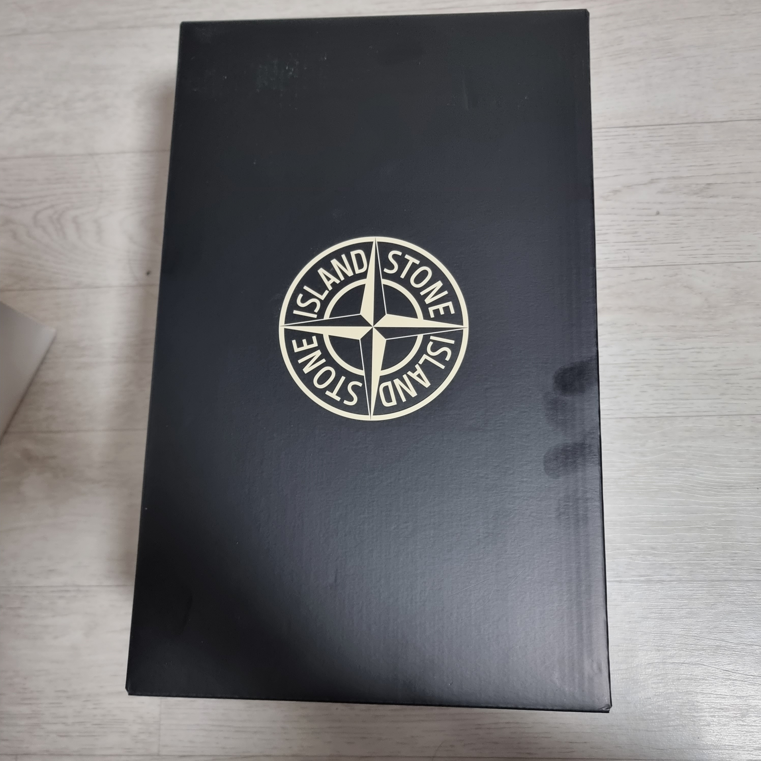 New Balance x Stone Island 574 Legacy Green 착용 스타일 - 2