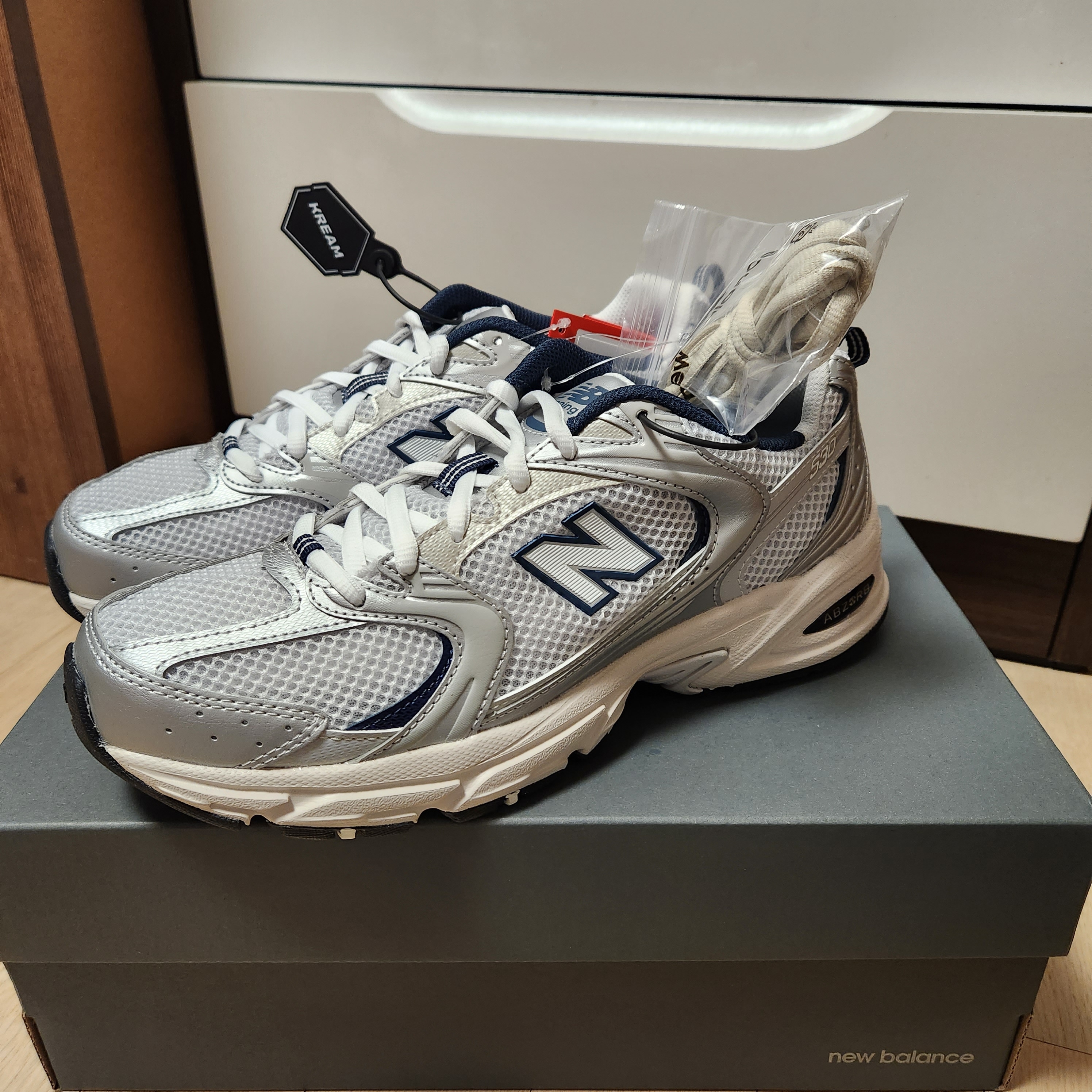 New Balance 530 Steel Grey 착용 스타일