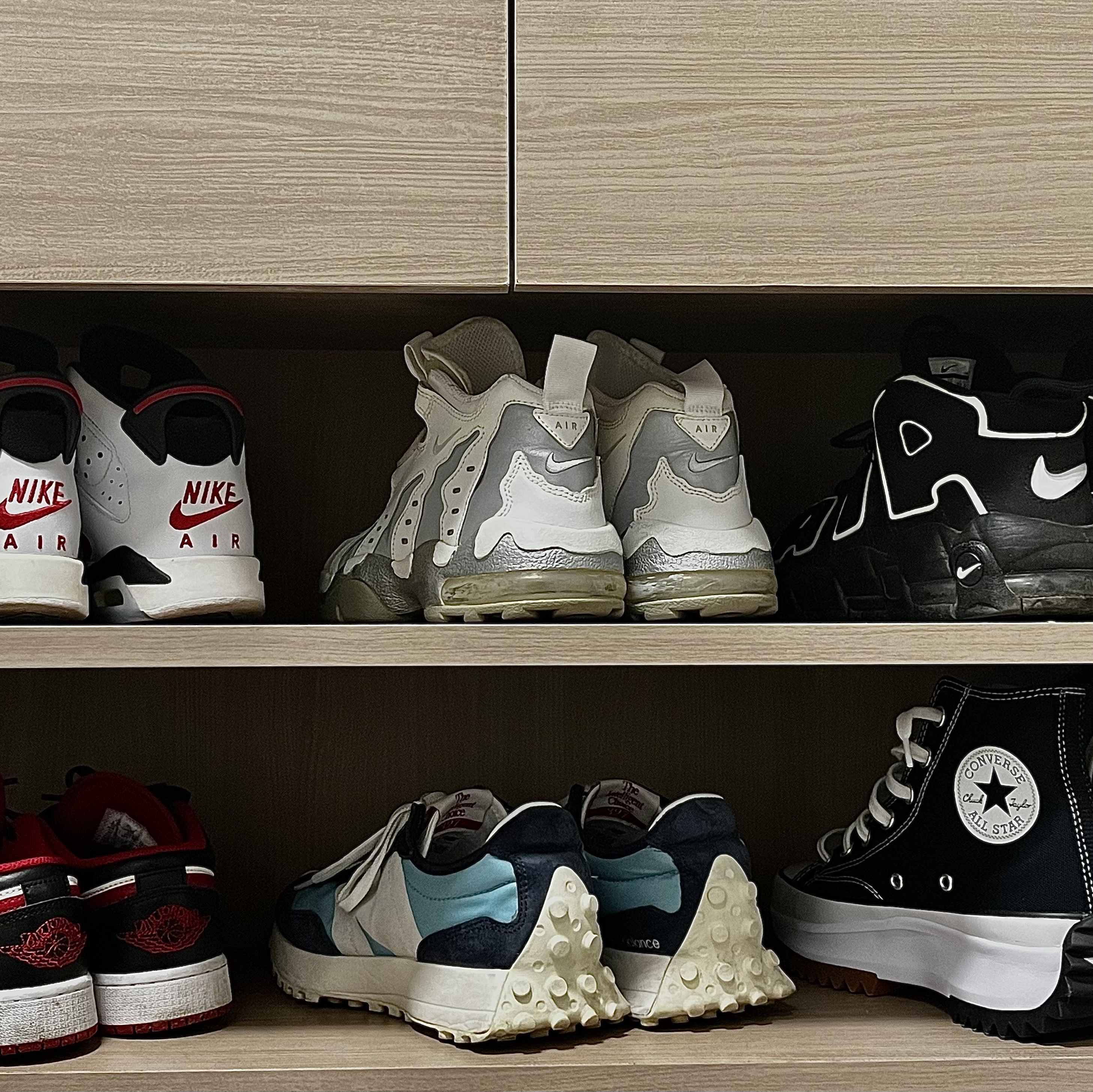 Jordan 6 Retro Carmine 2021, Nike Air More Uptempo Black White 2020 착용 스타일