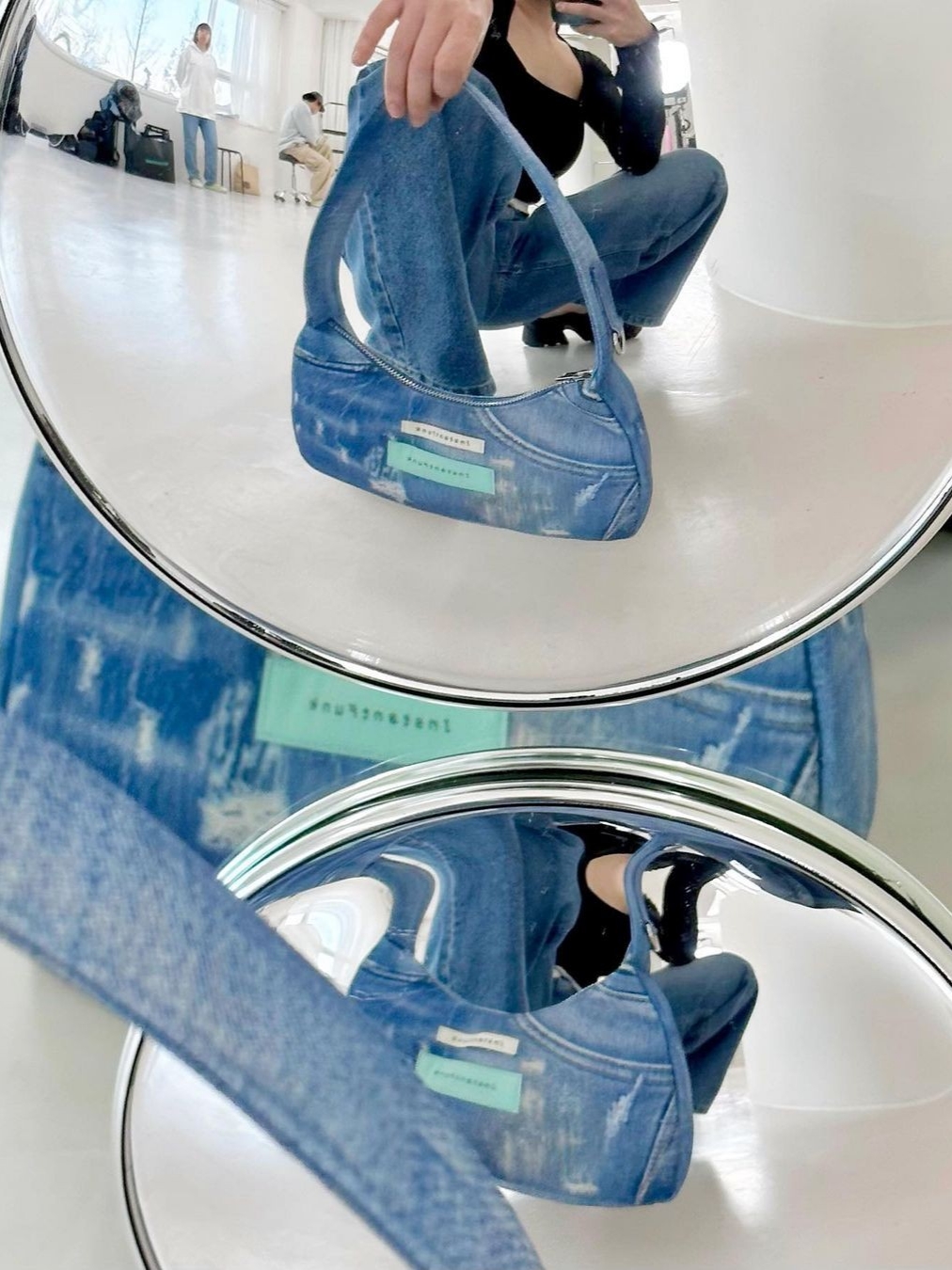 Instantfunk Women Wide 03 Light Blue, Instantfunk Women Denim Printed Hobo Bag Blue 착용 스타일 - 1