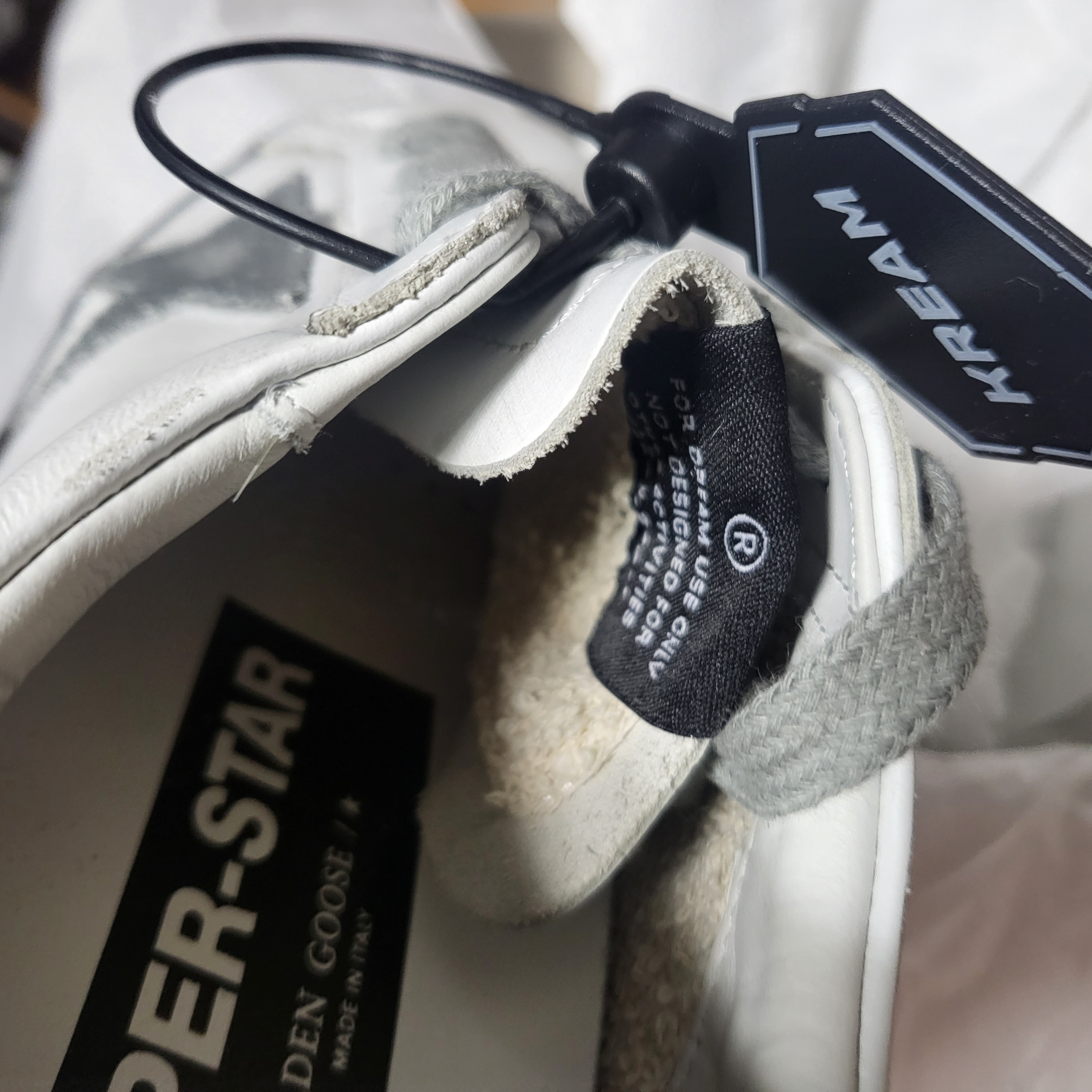 (W) Golden Goose Superstar White Silver Heel Tab Sneakers 착용 스타일 - 1