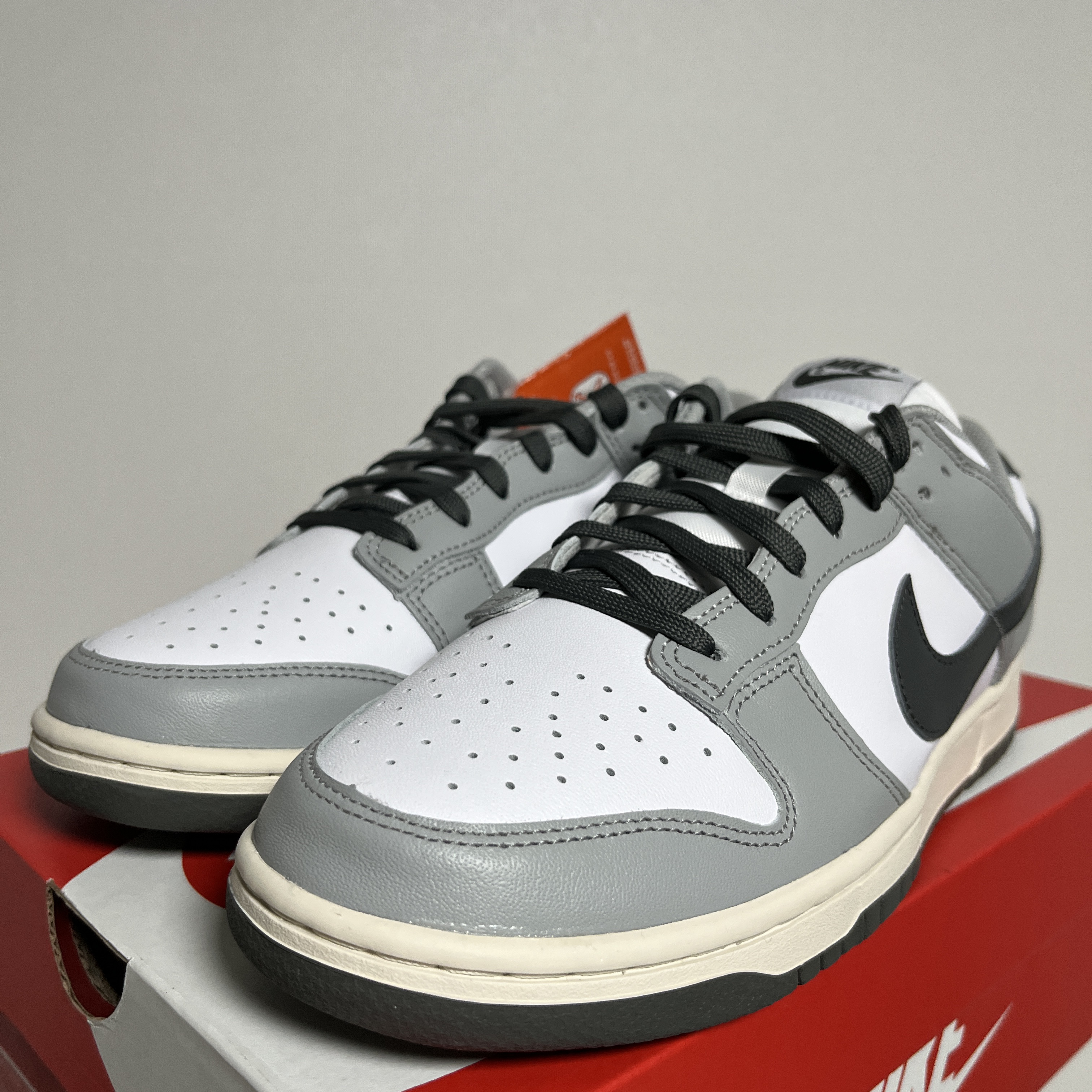 (W) Nike Dunk Low Light Smoke Grey 착용 스타일 - 1