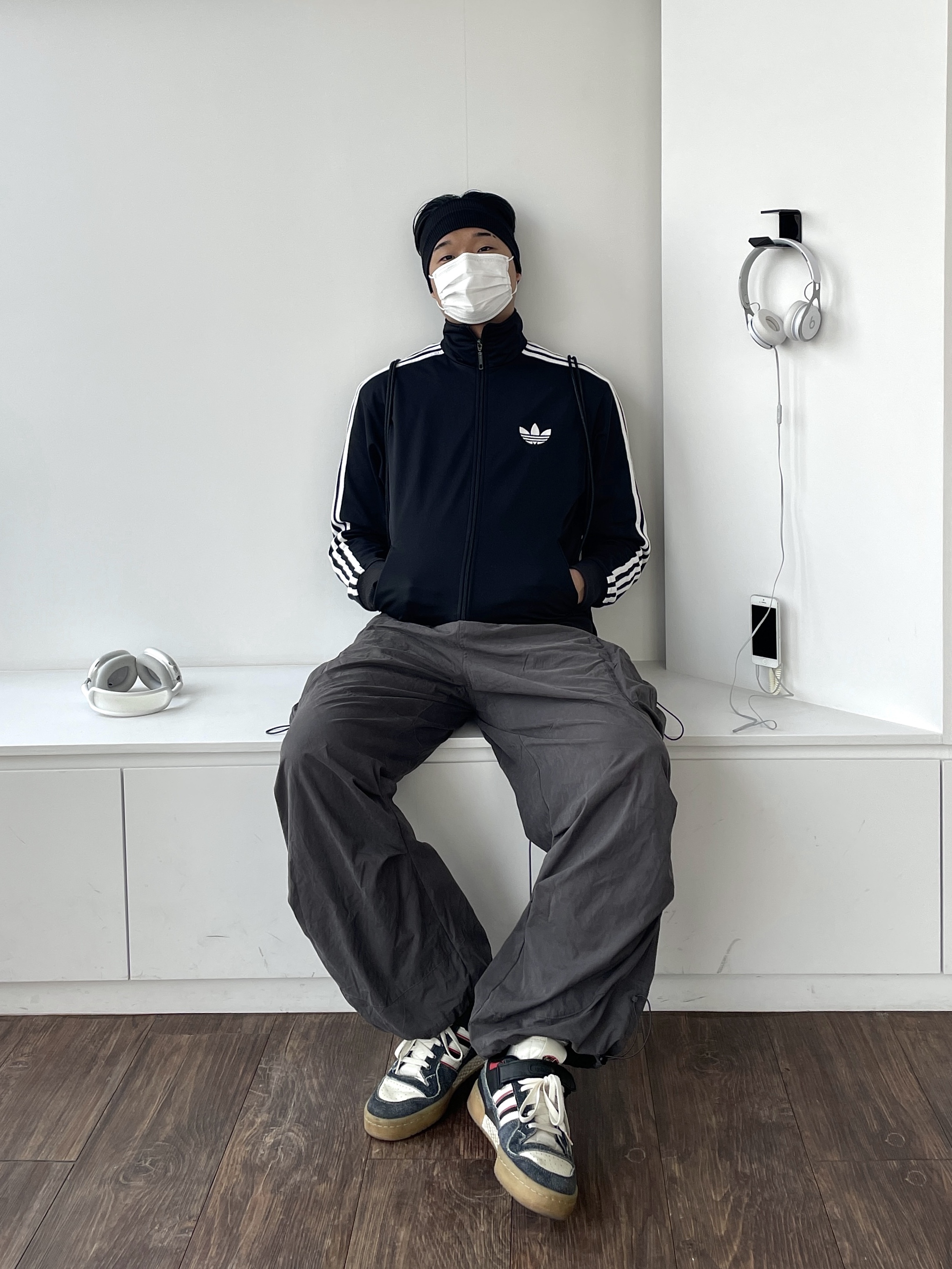Adidas x Midwest Kids Forum 84 Low Black, Apple AirPods Max Lightning Silver (Korean Ver.) 착용 스타일 - 2