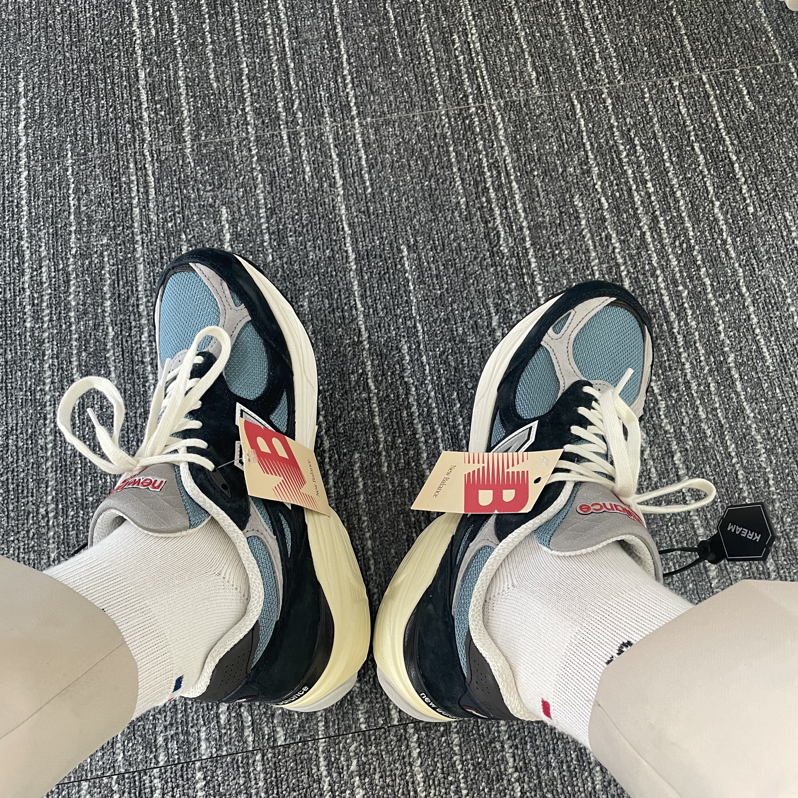New Balance 990v3 Made in USA Navy Spring Tide 착용 스타일 - 1