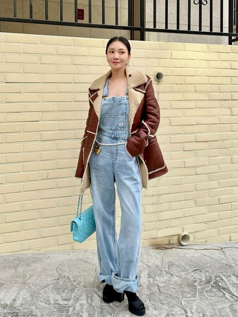 Instantfunk Women Wide Leg Denim Jumpsuit Light Blue 착용 스타일