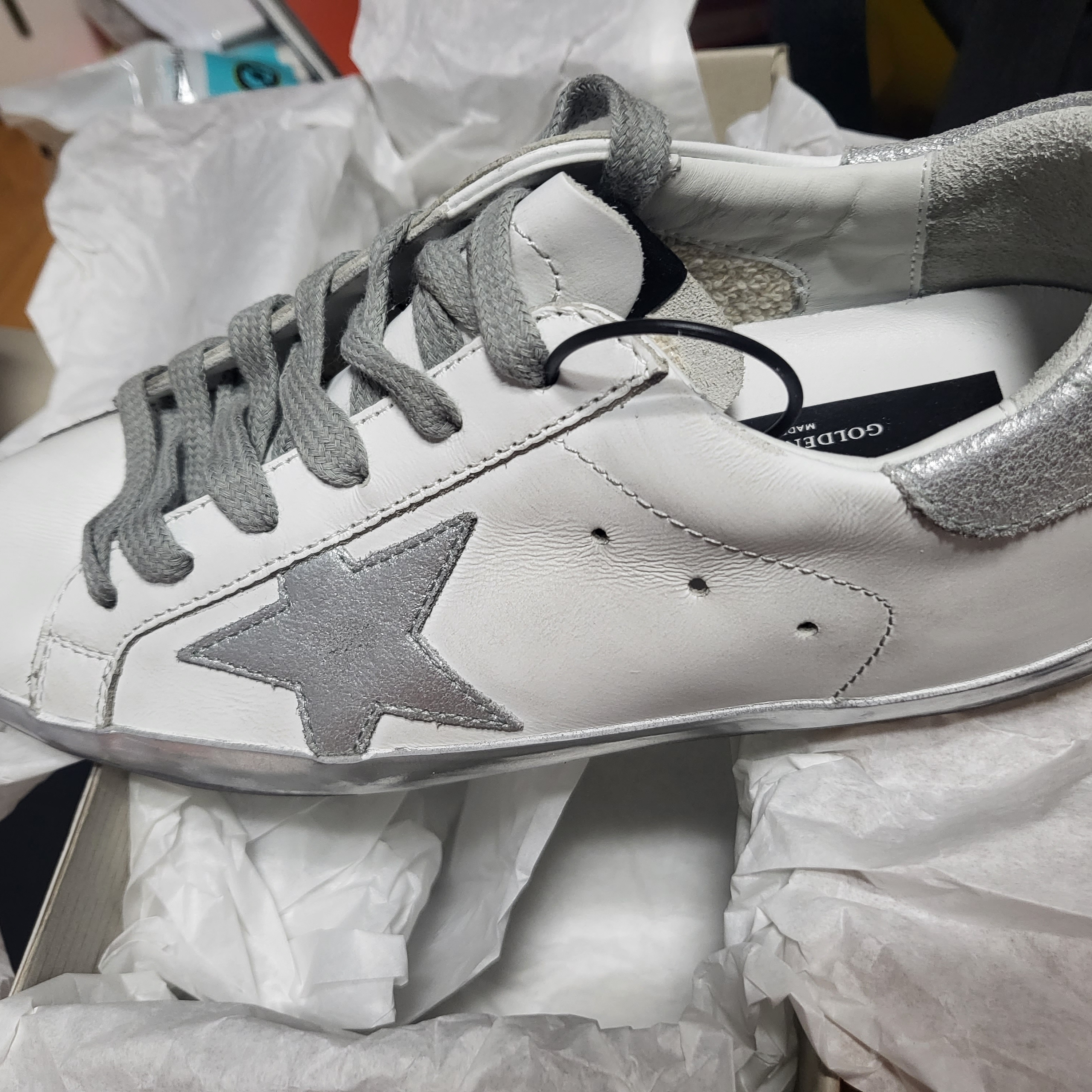 (W) Golden Goose Superstar White Silver Heel Tab Sneakers 착용 스타일 - 2