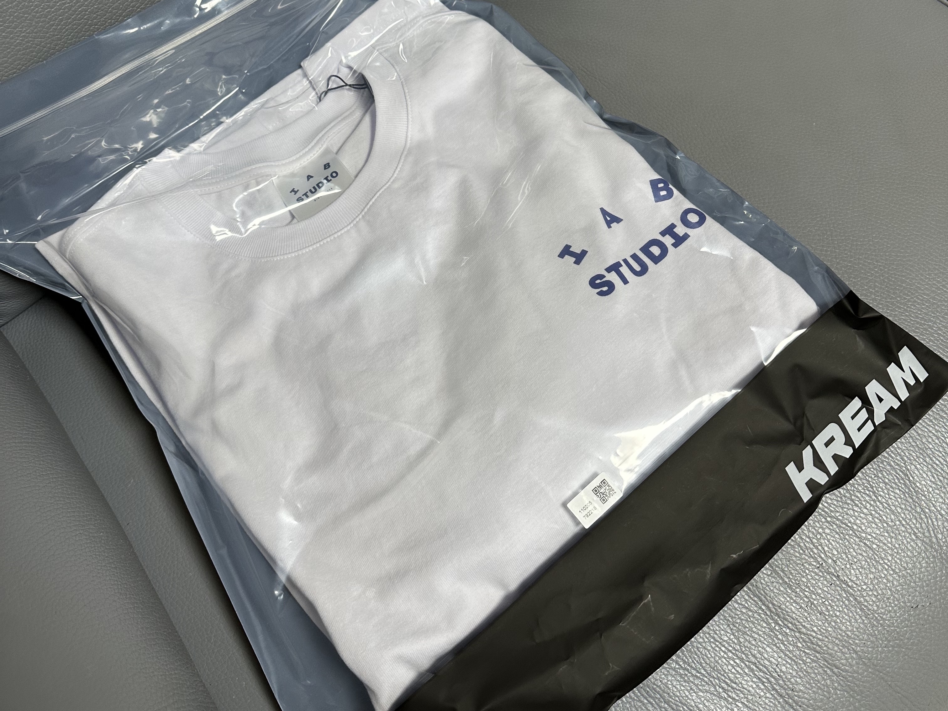 IAB Studio T-Shirt White Navy - 22FW 착용 스타일