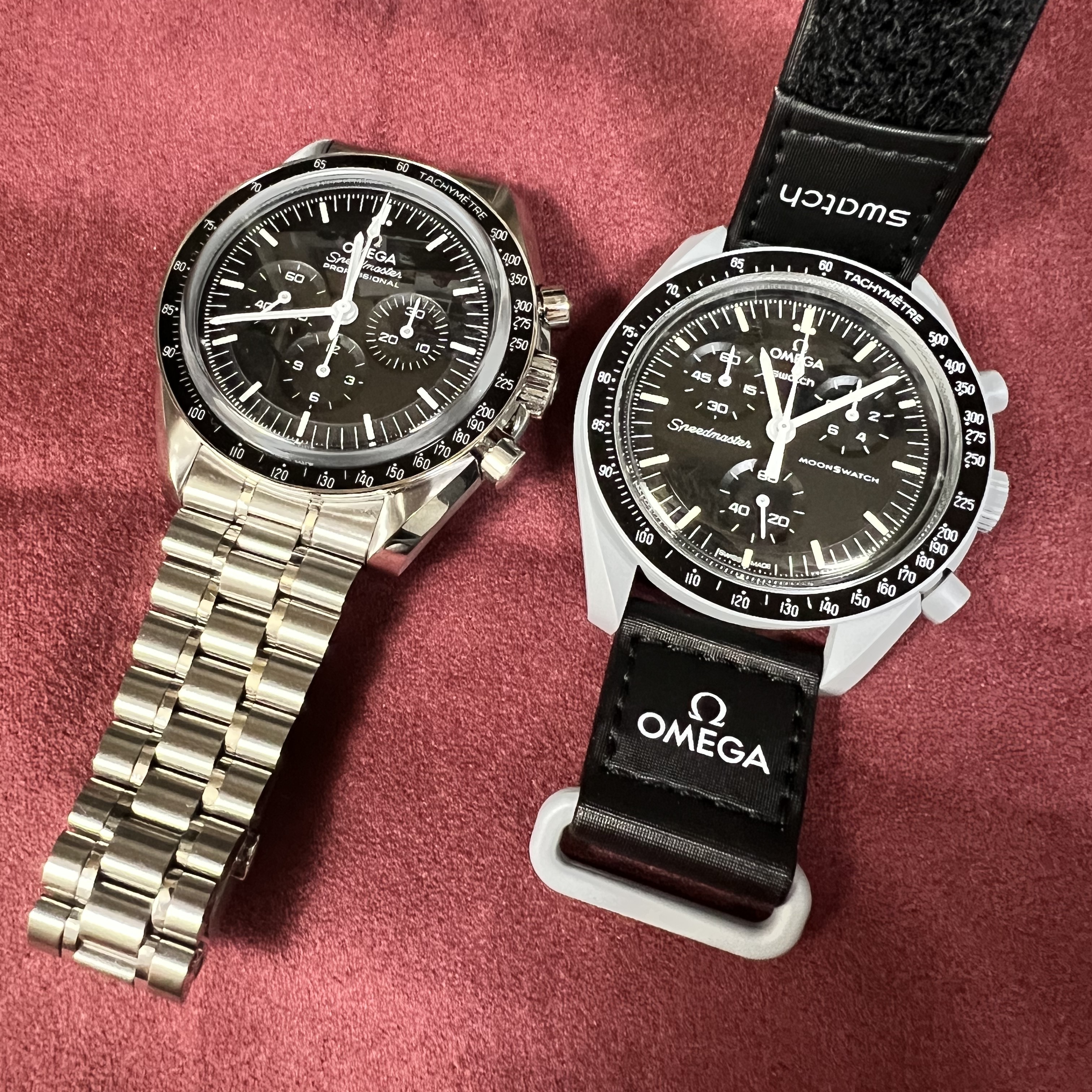 Swatch x Omega Bioceramic MoonSwatch Mission To The Moon, Omega Speedmaster Moonwatch Professional Co Axial Master Chronometer Chronograph Steel Black (Transparent Caseback Ver.) 착용 스타일