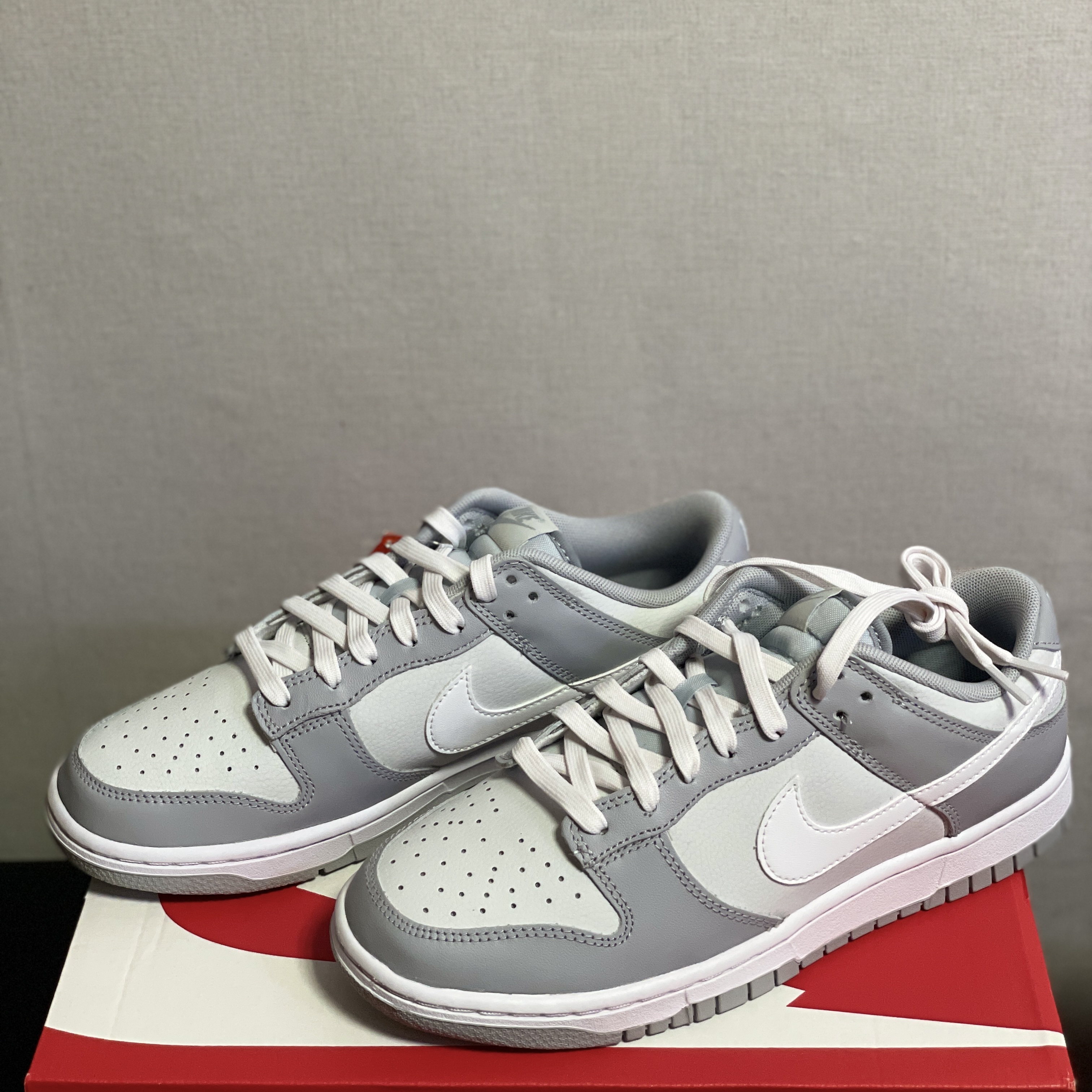 Nike Dunk Low Retro Wolf Grey 착용 스타일 - 2
