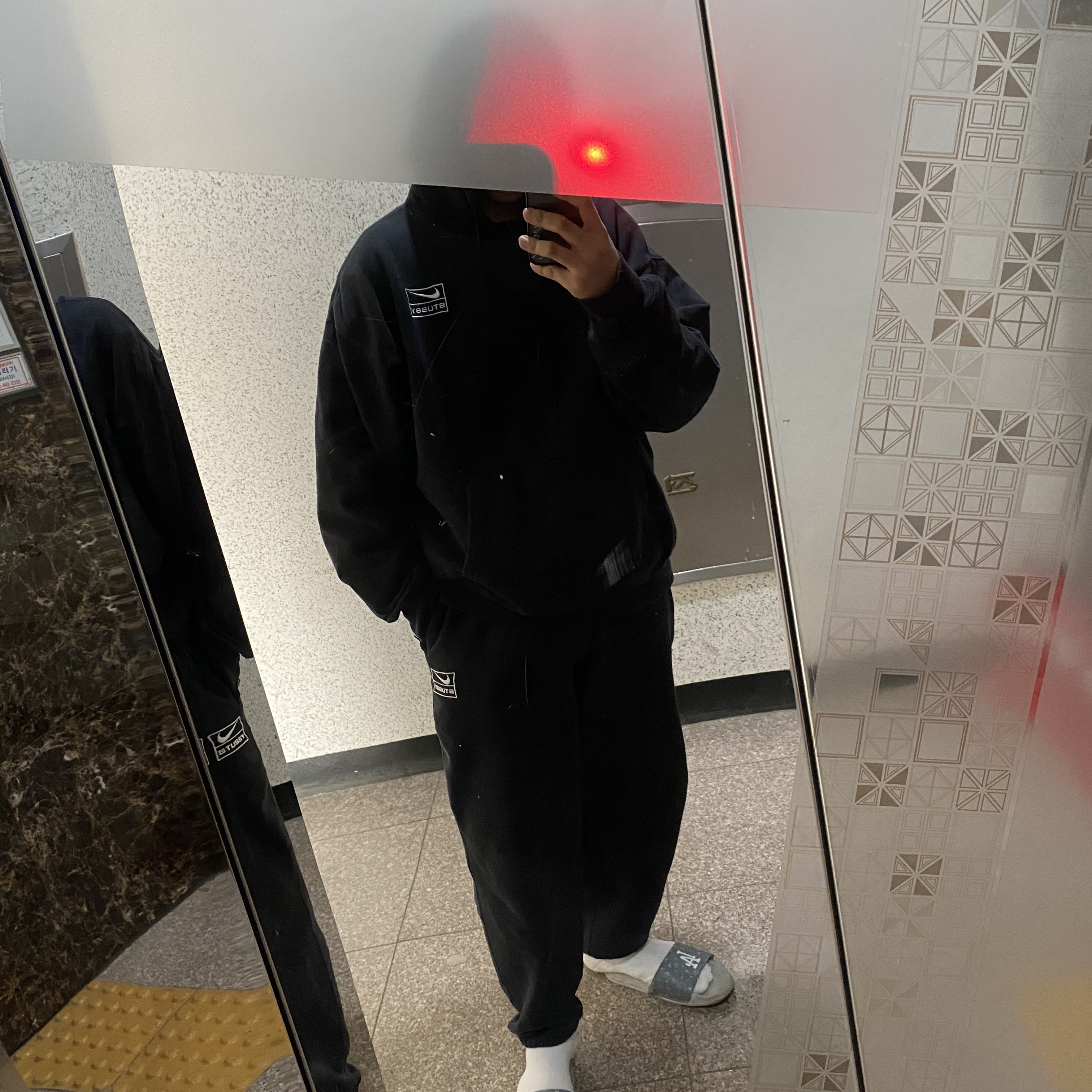 Nike x Stussy NRG RA Washed Pullover Hoodie Black (DN4028-010), Nike x Stussy NRG RA Washed Fleece Pants Black (DN4030-010) 착용 스타일