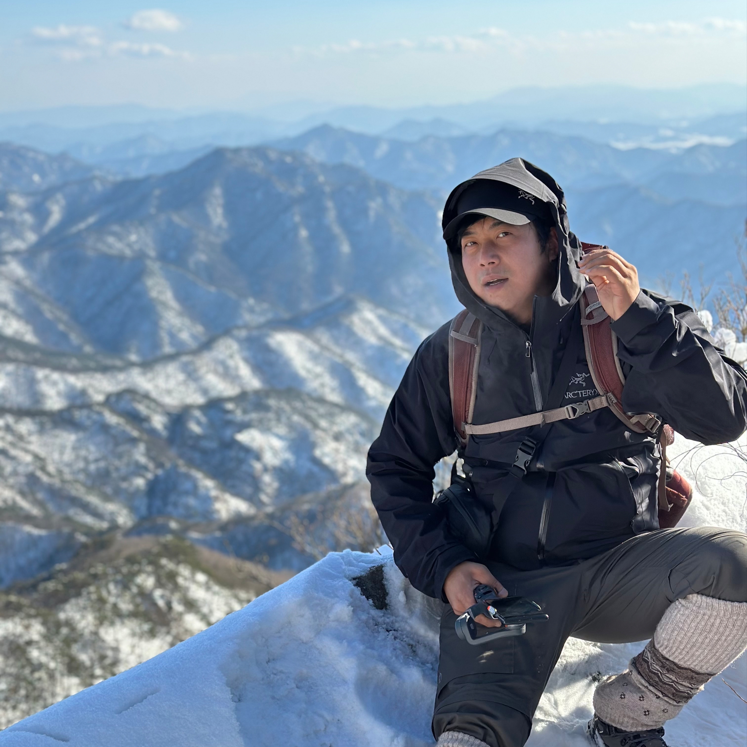Arc'teryx Beta LT Jacket Black, Arc'teryx Calvus Cap Black 착용 스타일