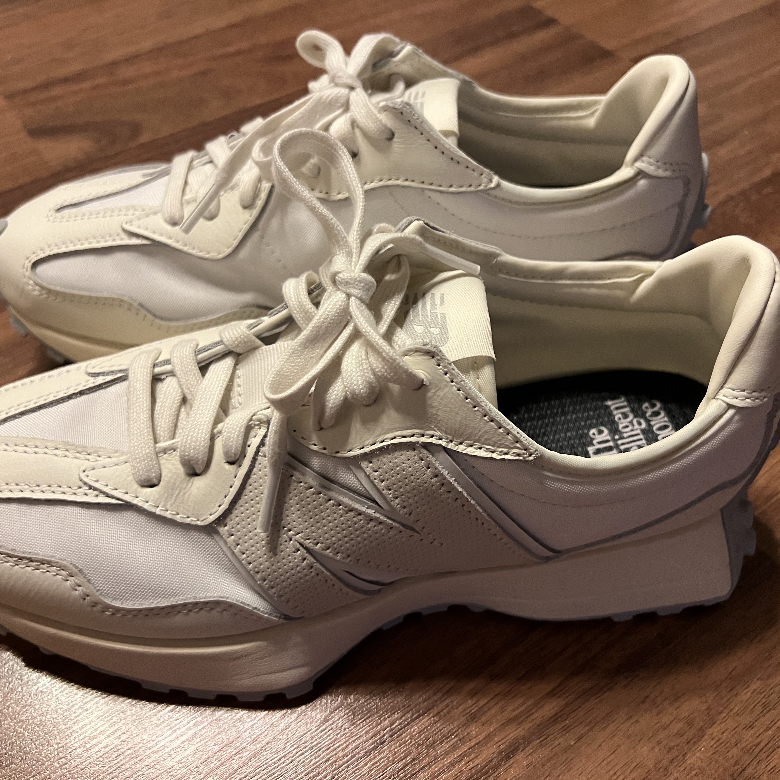 New Balance 327 Shifted White Pack 착용 스타일 - 1