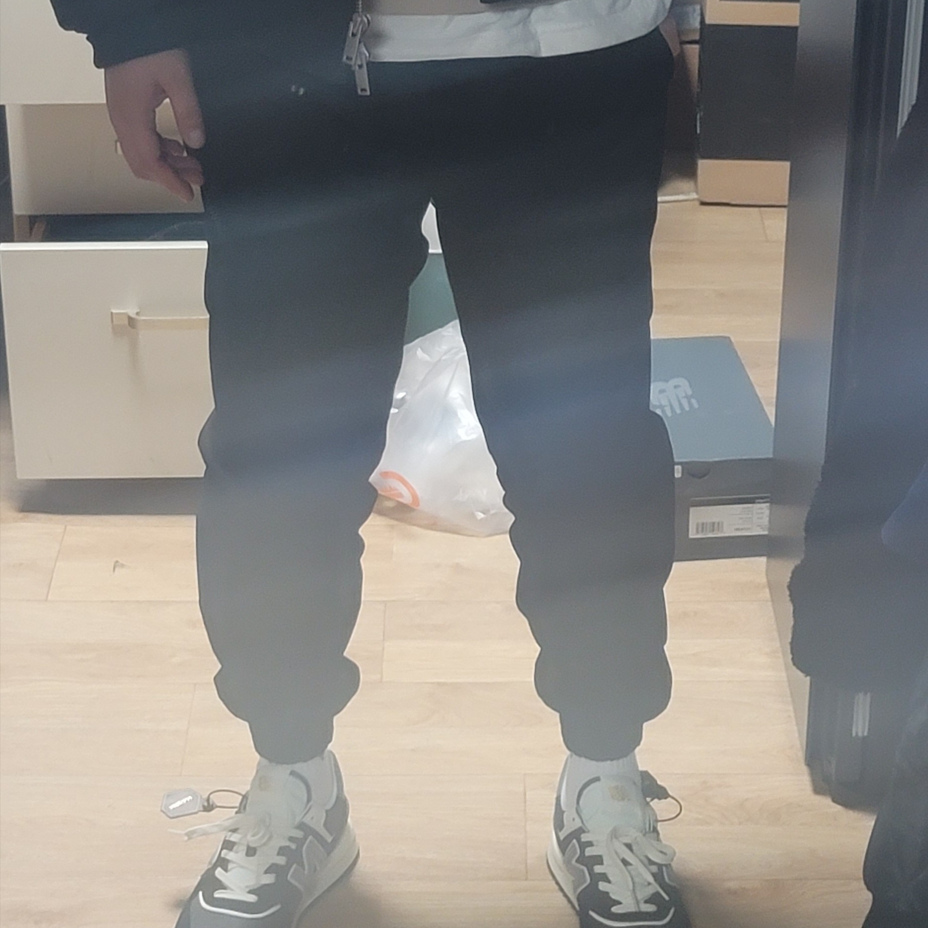 New Balance 574 Legacy Black 착용 스타일 - 1