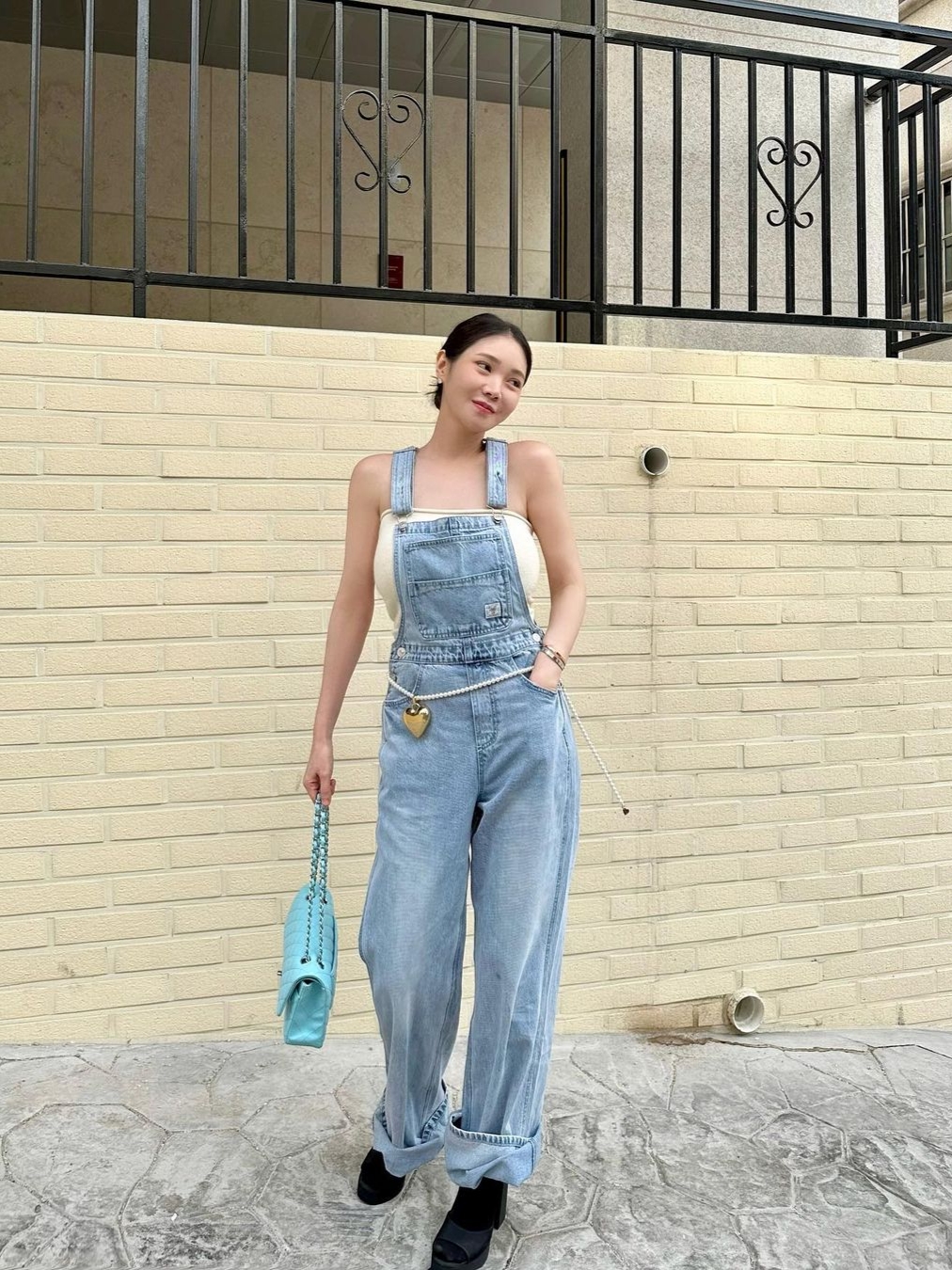 Instantfunk Women Wide Leg Denim Jumpsuit Light Blue 착용 스타일