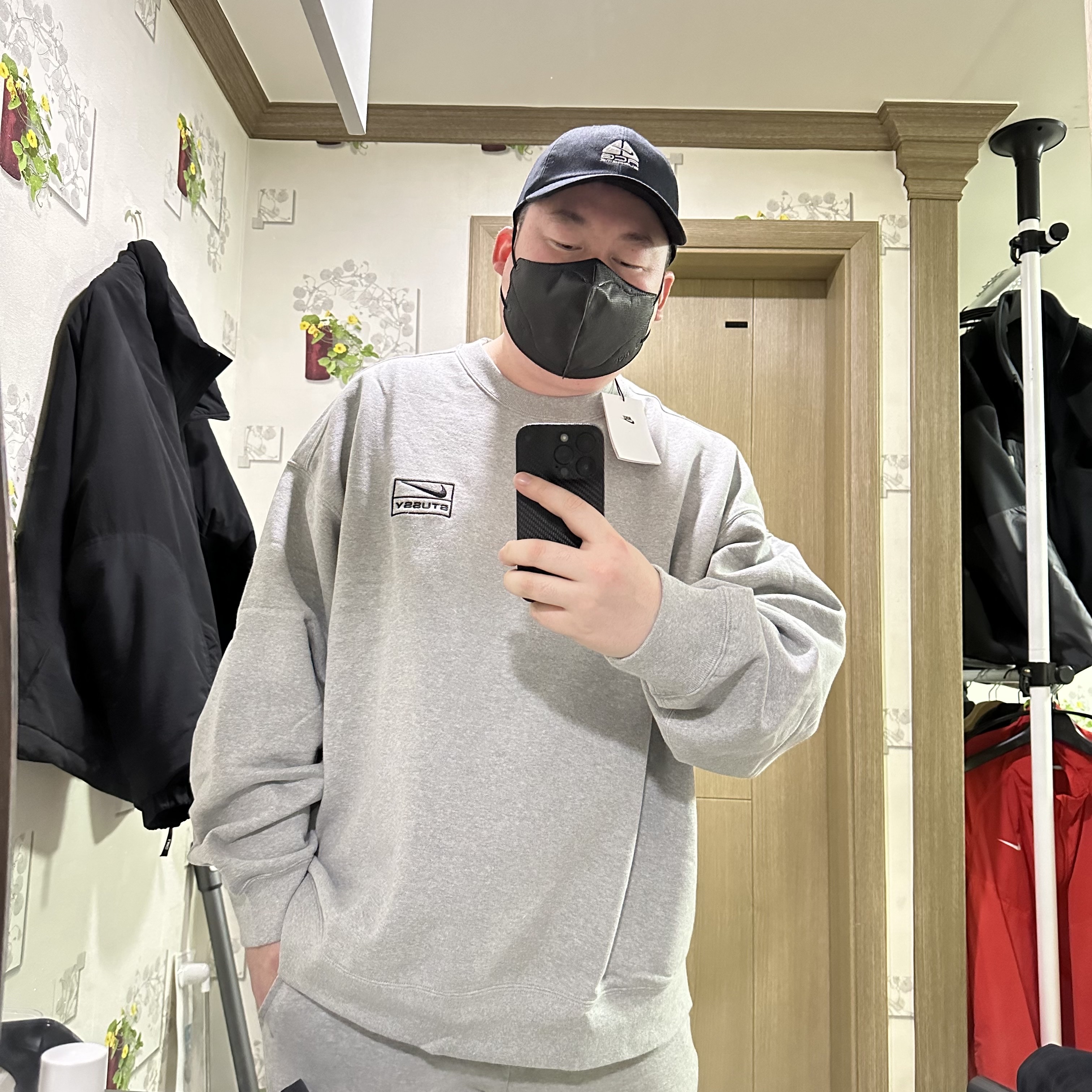 Nike x Stussy NRG Fleece Crewneck Dark Grey Heather (DO9337-063) 착용 스타일 - 2