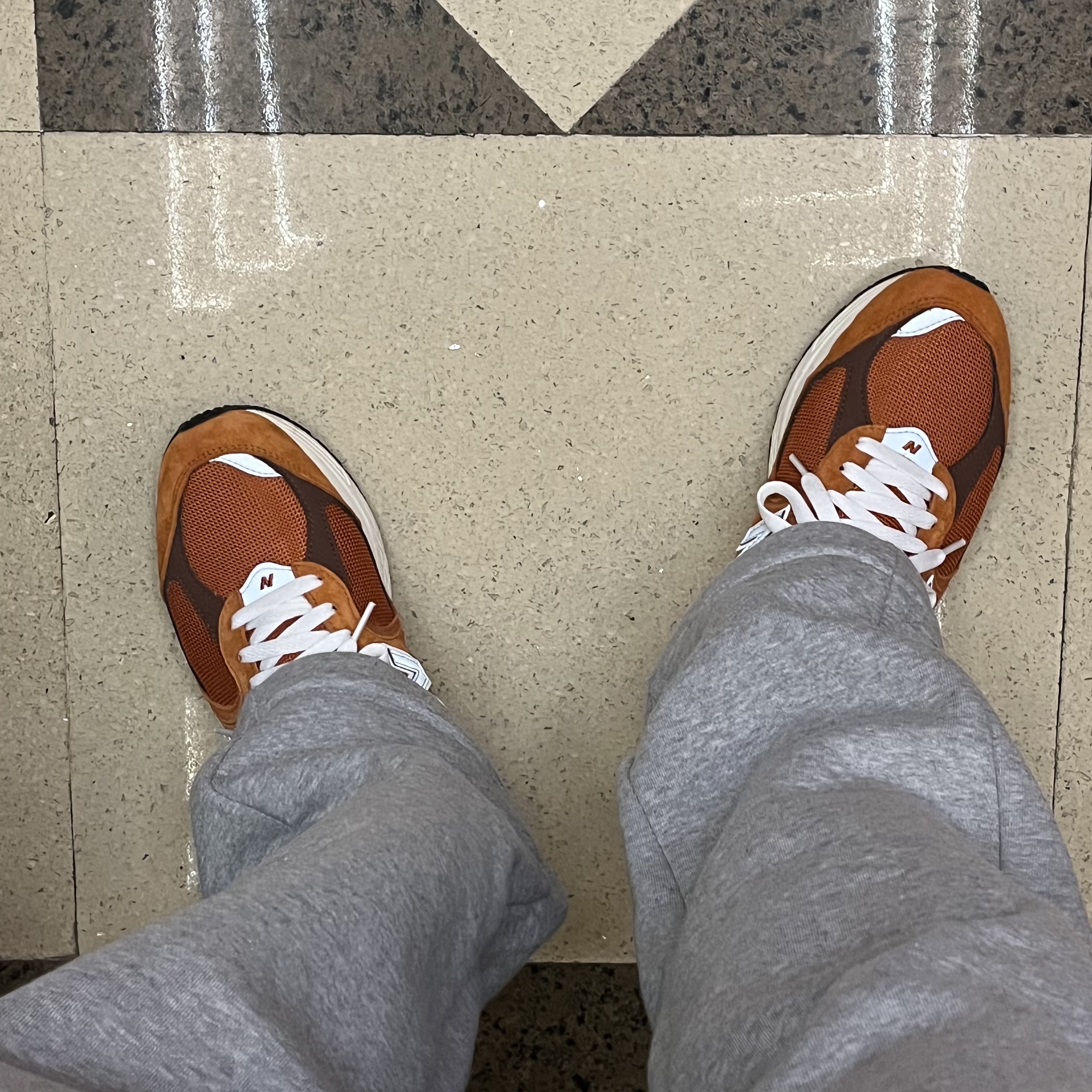 New Balance 2002R Rust Oxide 착용 스타일