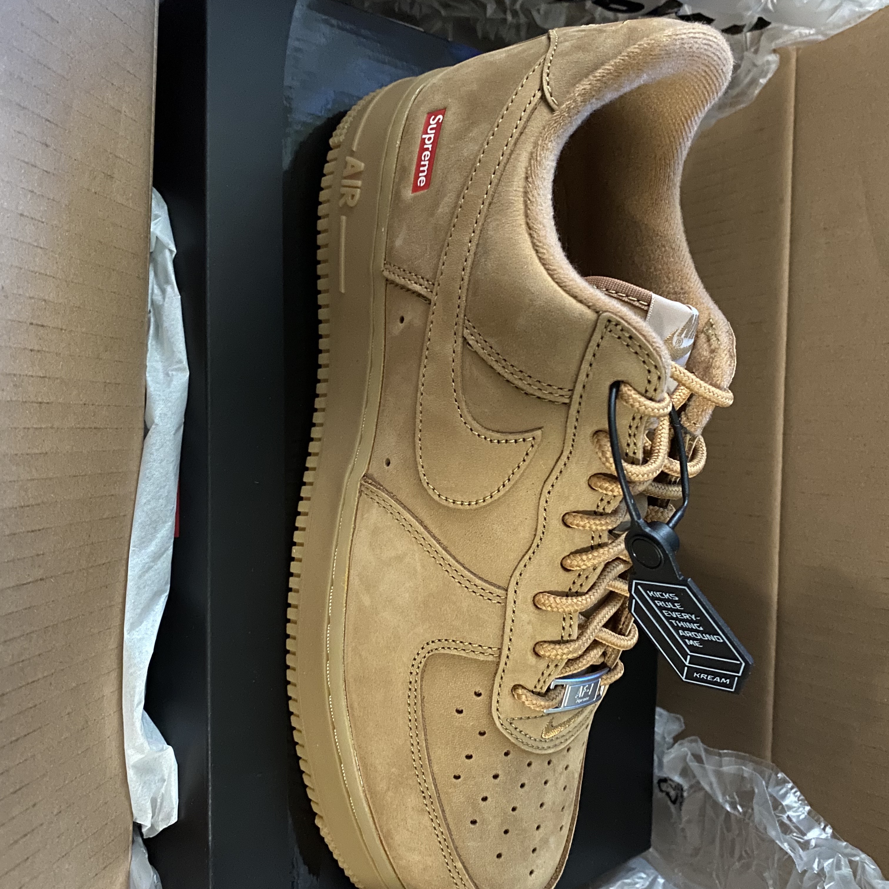 Nike x Supreme Air Force 1 Low Flax 착용 스타일