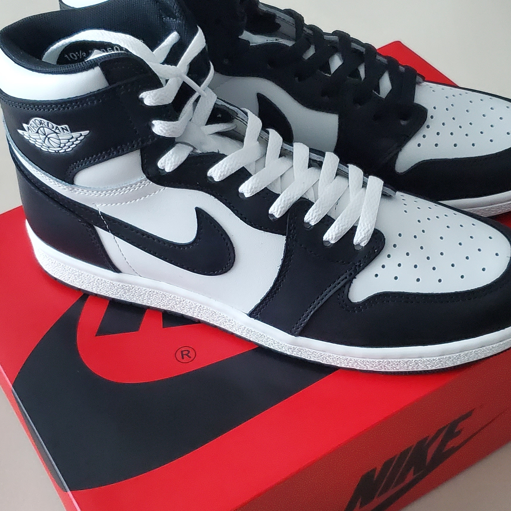 Jordan 1 High 85 Black White 착용 스타일 - 3