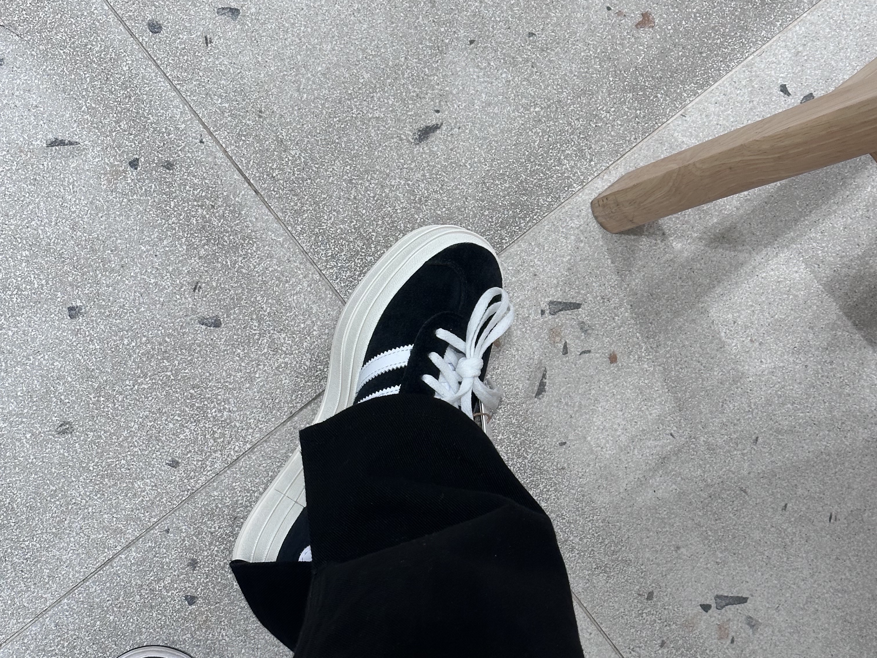 (W) Adidas Gazelle Bold Core Black Cloud White 착용 스타일