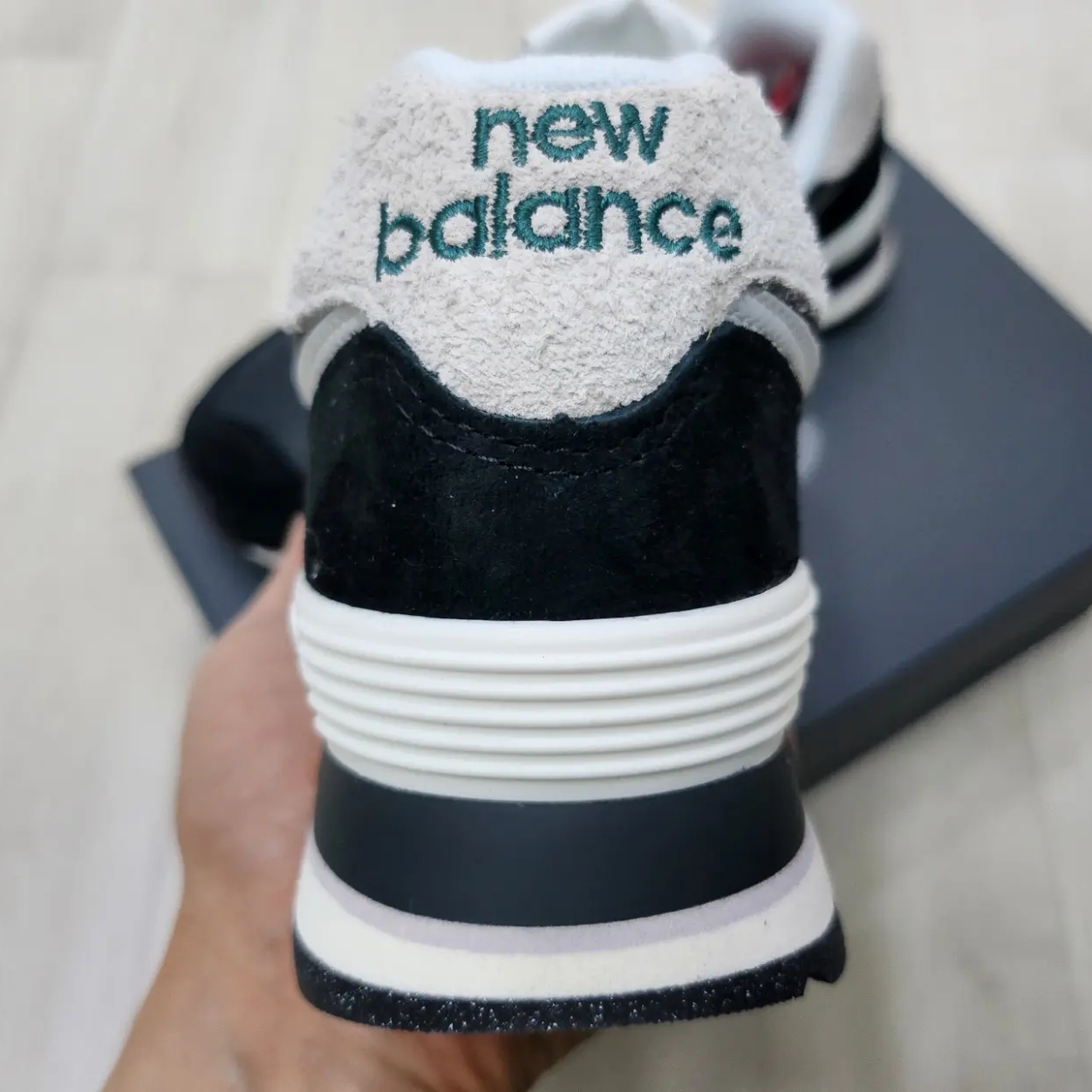 New Balance 574 Kodachrome Pack Black 착용 스타일 - 3
