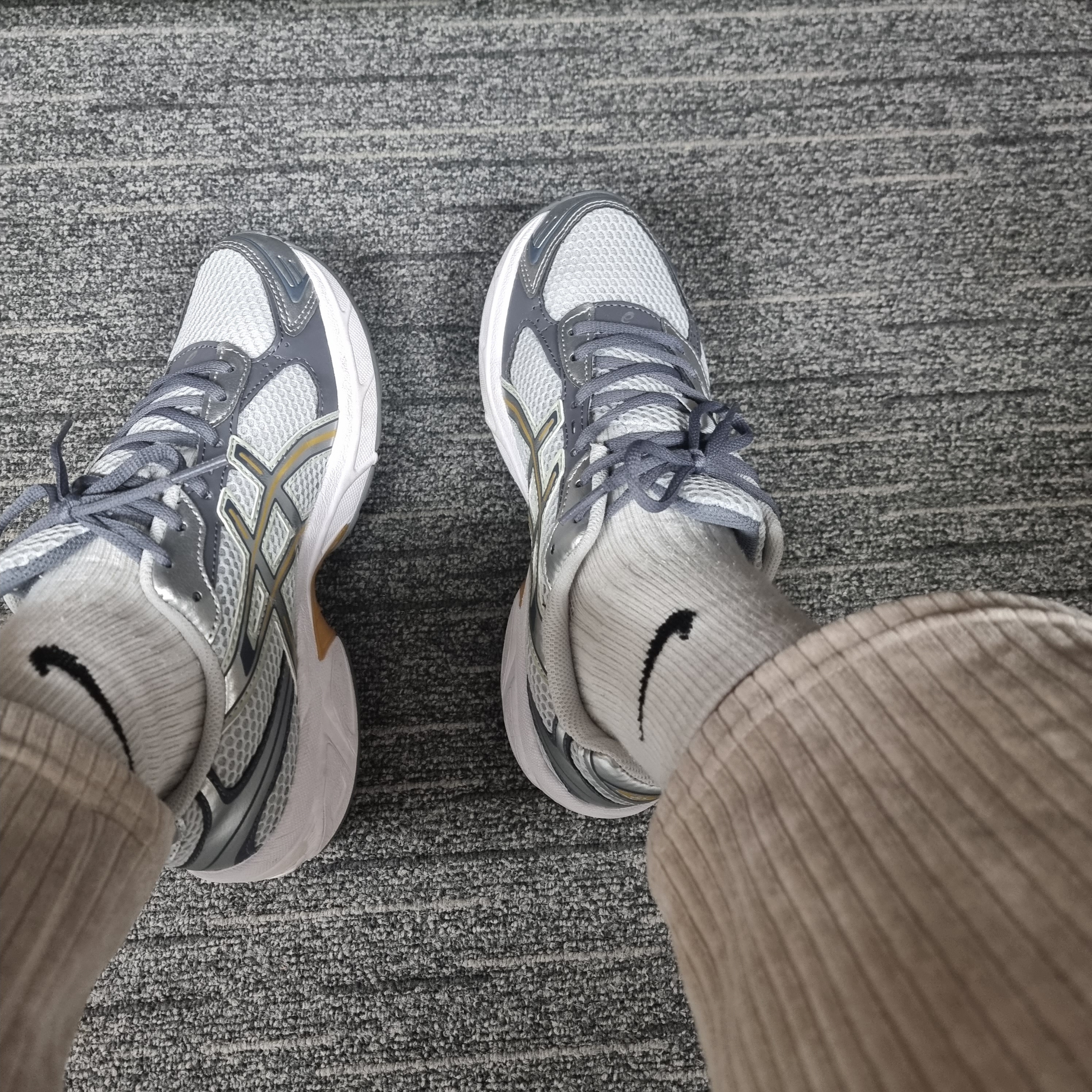 Asics Gel-1130 Polar Shade Pure Silver 착용 스타일