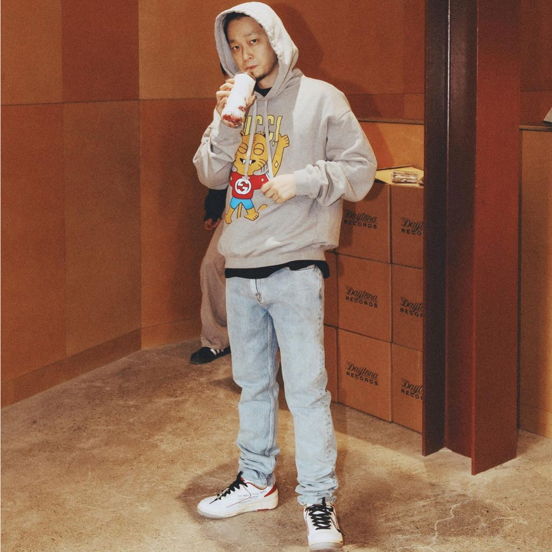 Jordan 2 x Off-White Retro Low SP White and Varsity Red 착용 스타일 - 2
