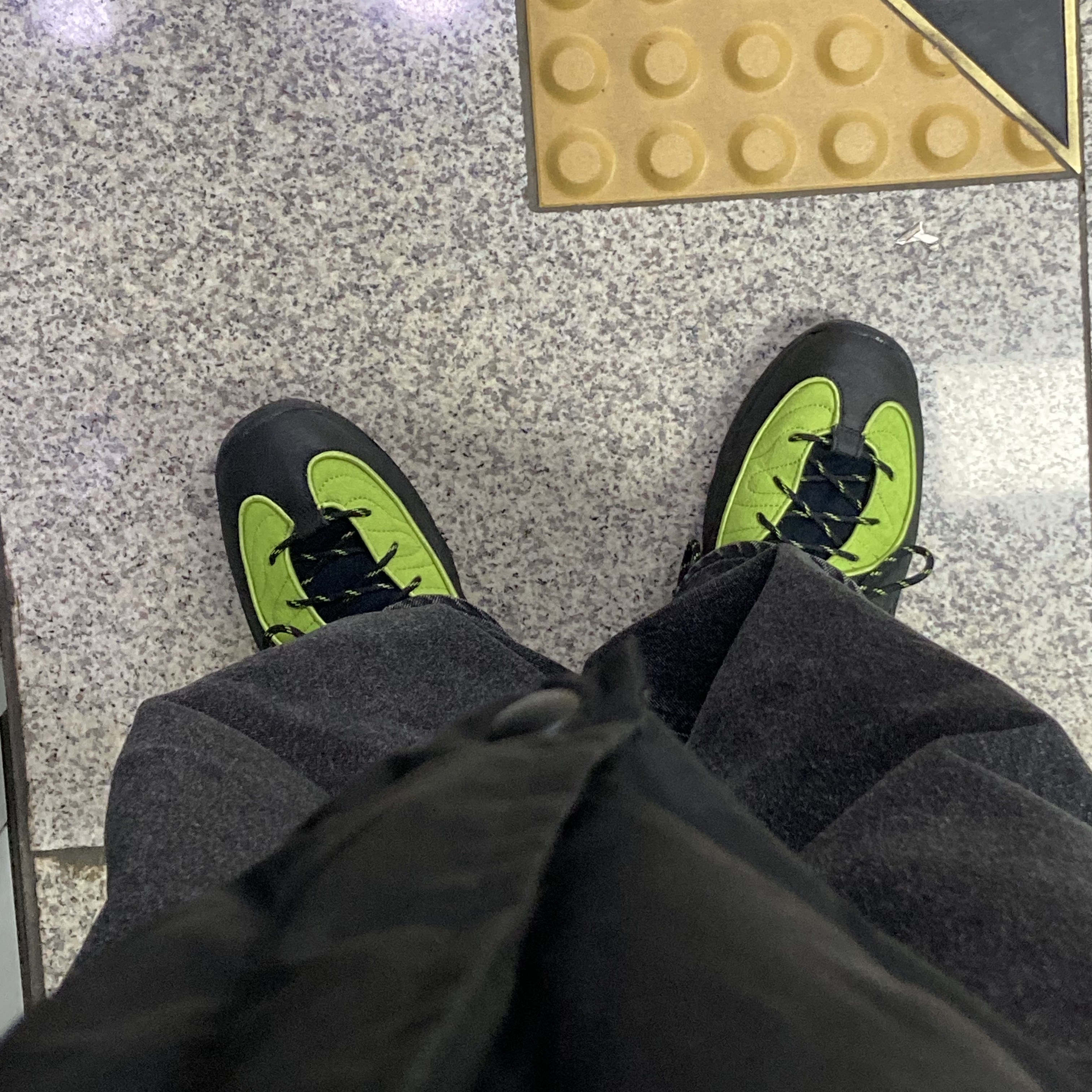Nike x Stussy Air Penny II Vivid Green and Black 착용 스타일 - 1