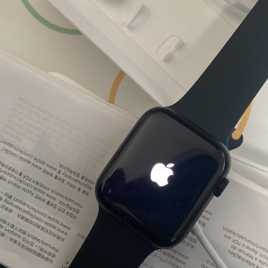 Apple Watch SE 44mm GPS Midnight Aluminum Case with Sport Band Midnight (Korean Ver.) 착용 스타일